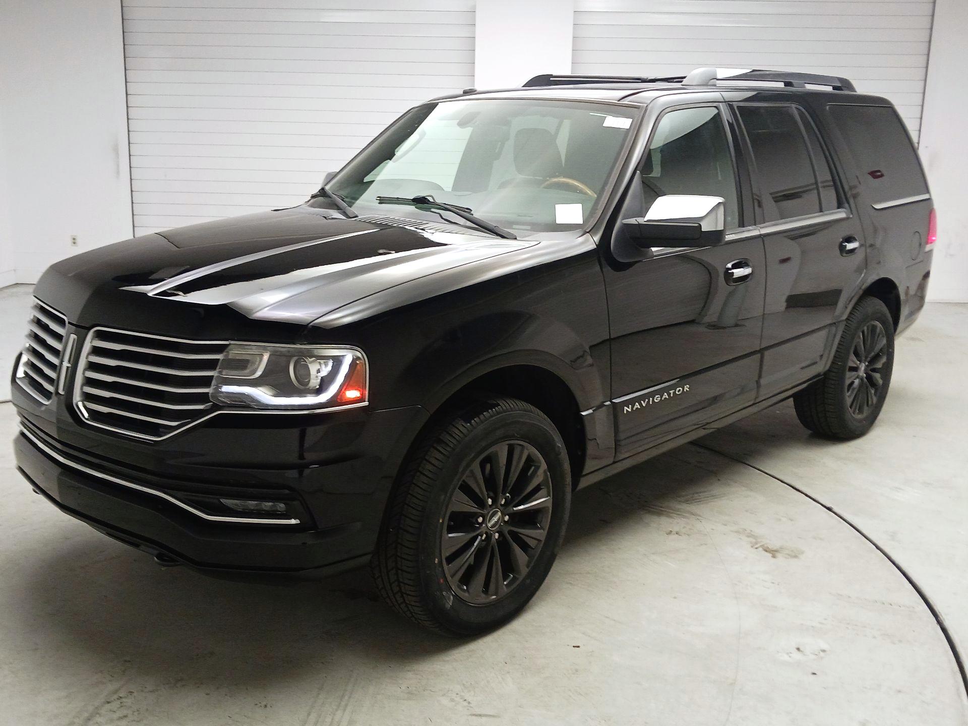 Thumbnail: 2016 Lincoln Navigator - 3