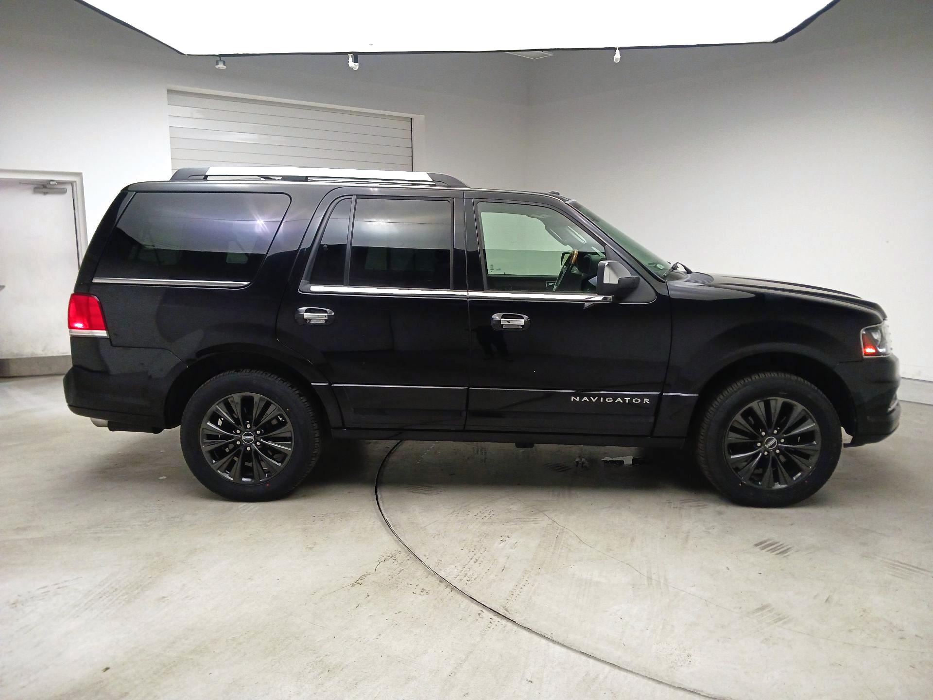 Thumbnail: 2016 Lincoln Navigator - 4