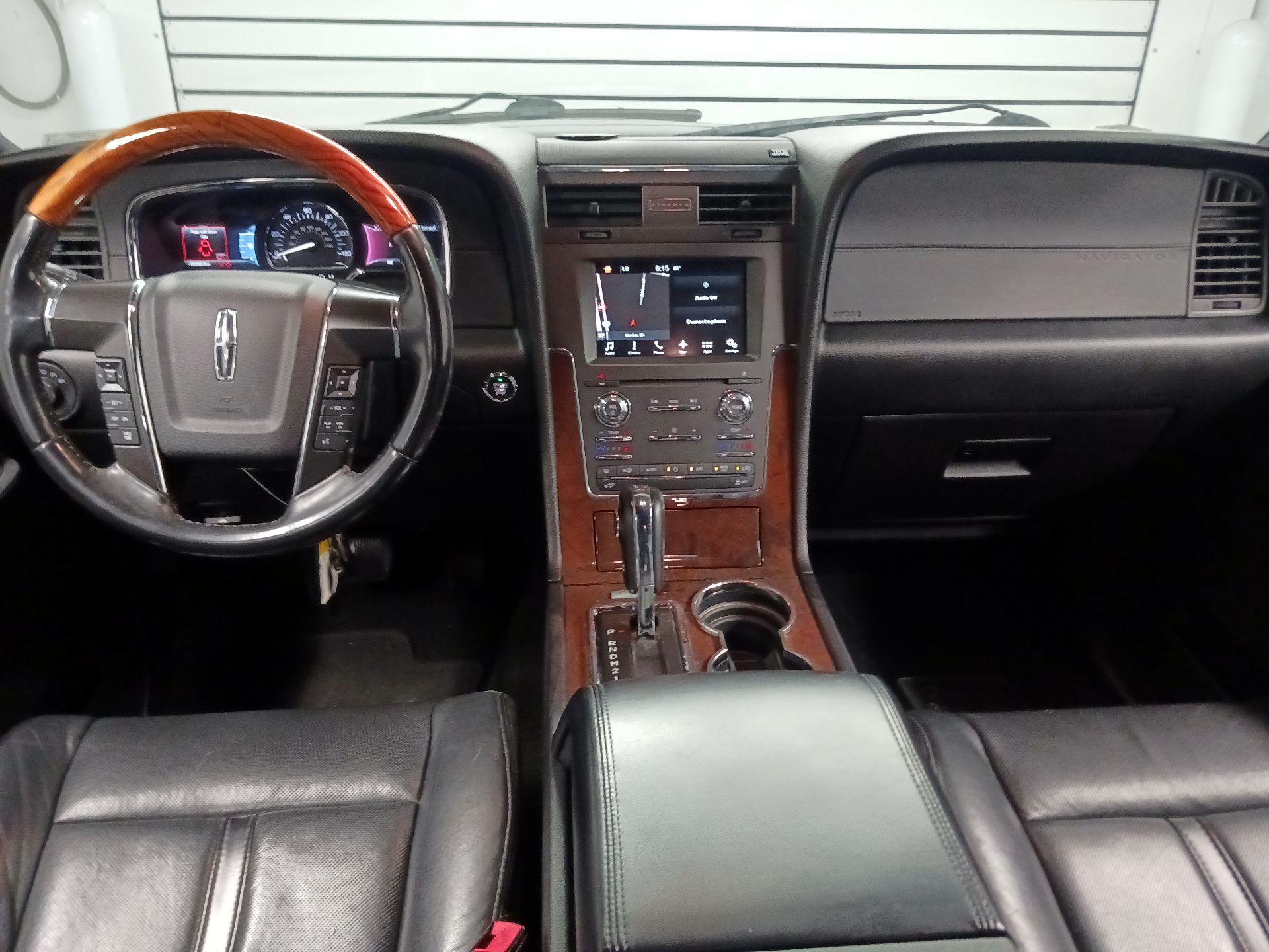 Thumbnail: 2016 Lincoln Navigator - 8