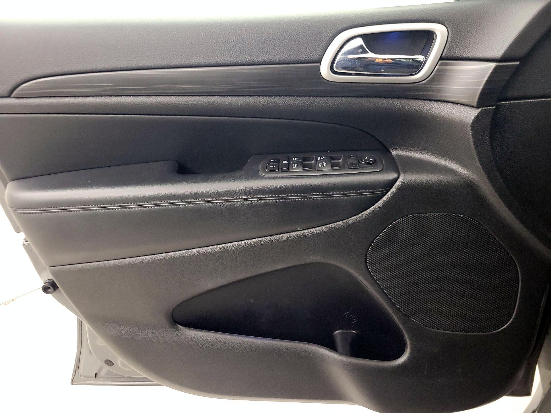 Thumbnail: 2022 Jeep Grand Cherokee - 12