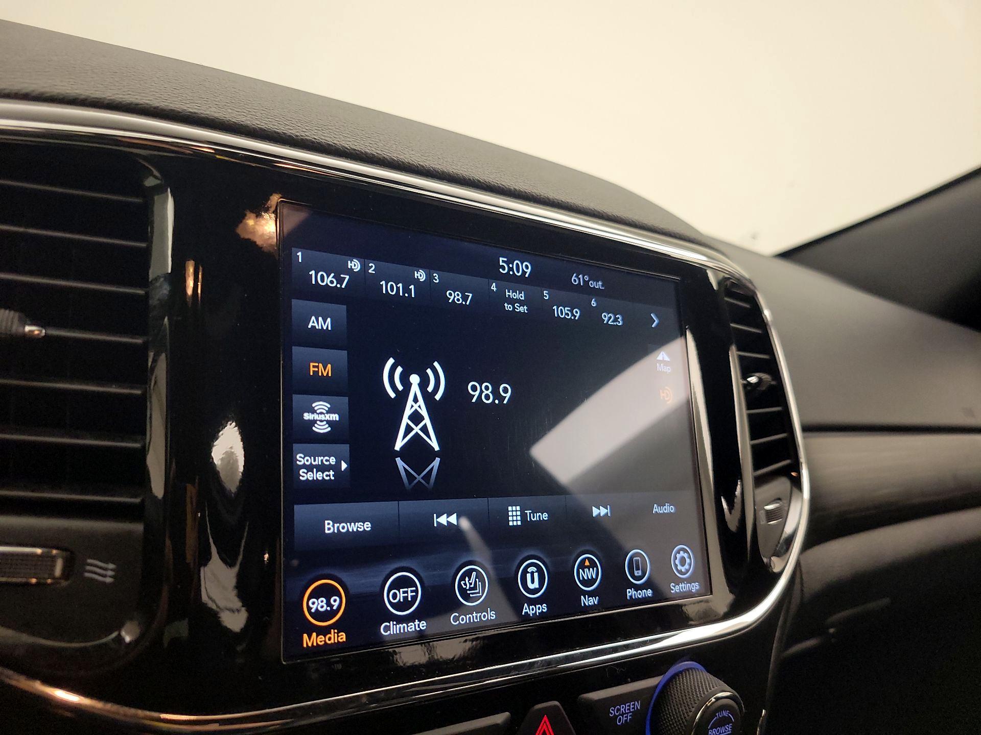 Thumbnail: 2022 Jeep Grand Cherokee - 15