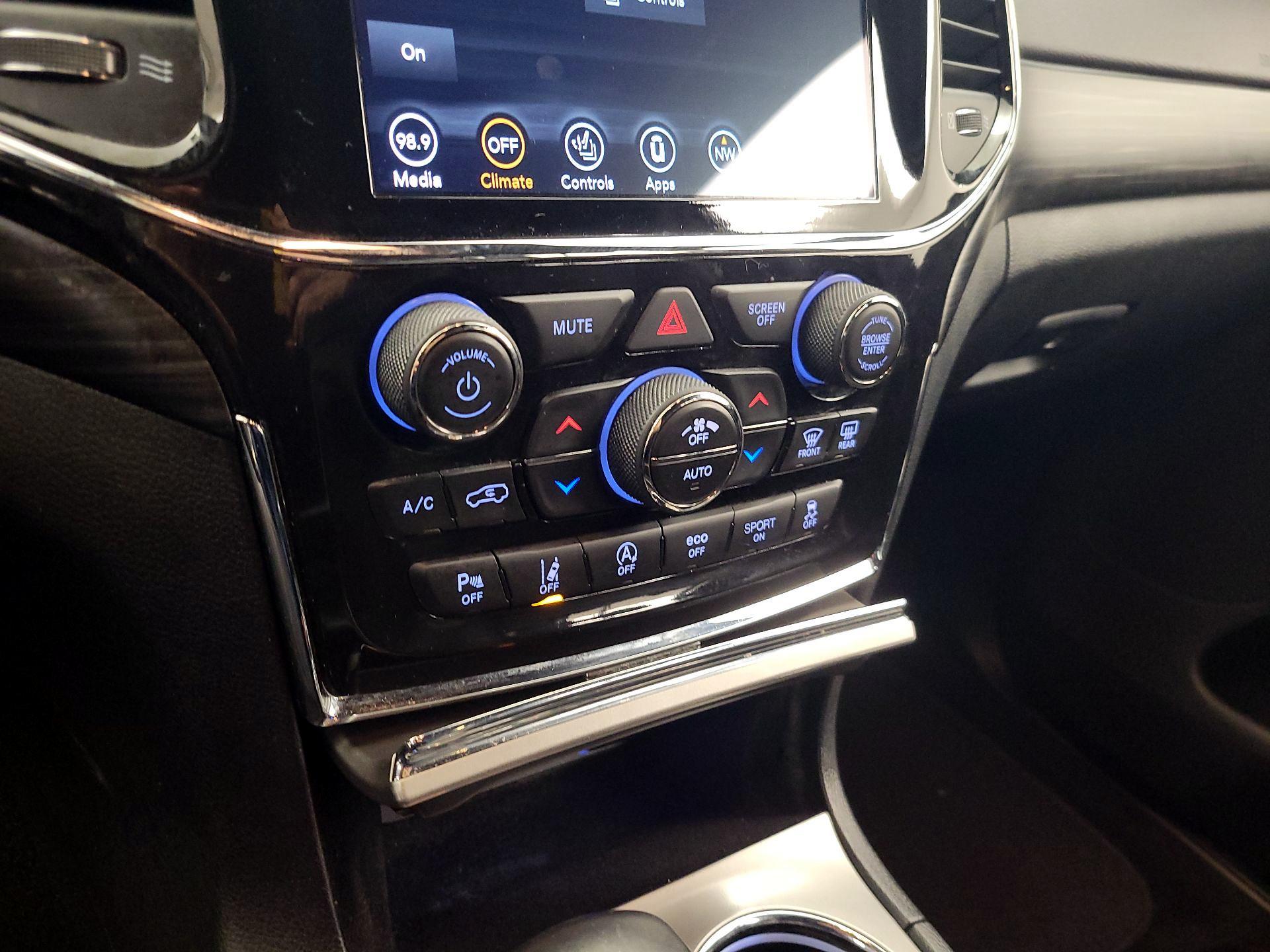 Thumbnail: 2022 Jeep Grand Cherokee - 16