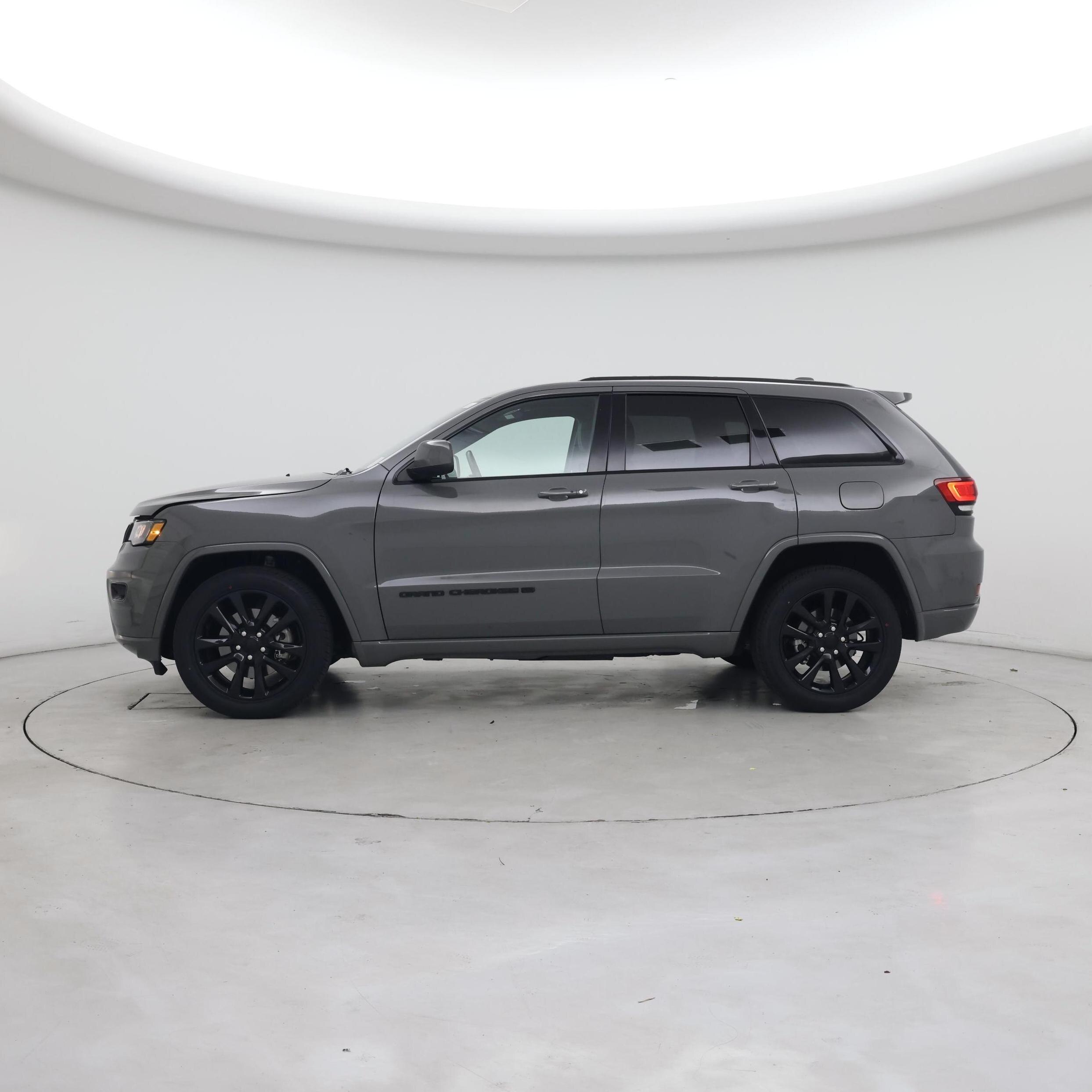 Thumbnail: 2022 Jeep Grand Cherokee - 3