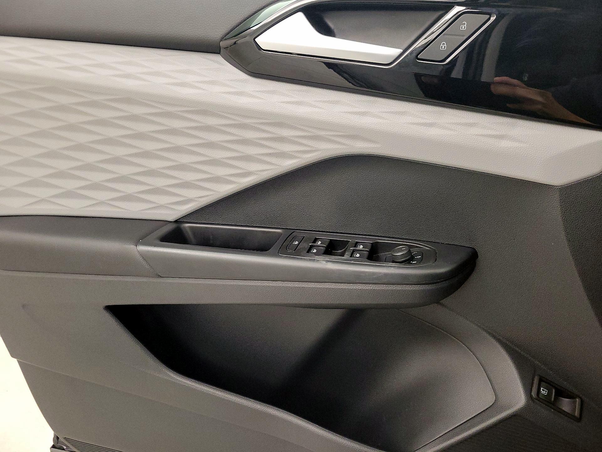 Thumbnail: 2023 Volkswagen Taos - 12