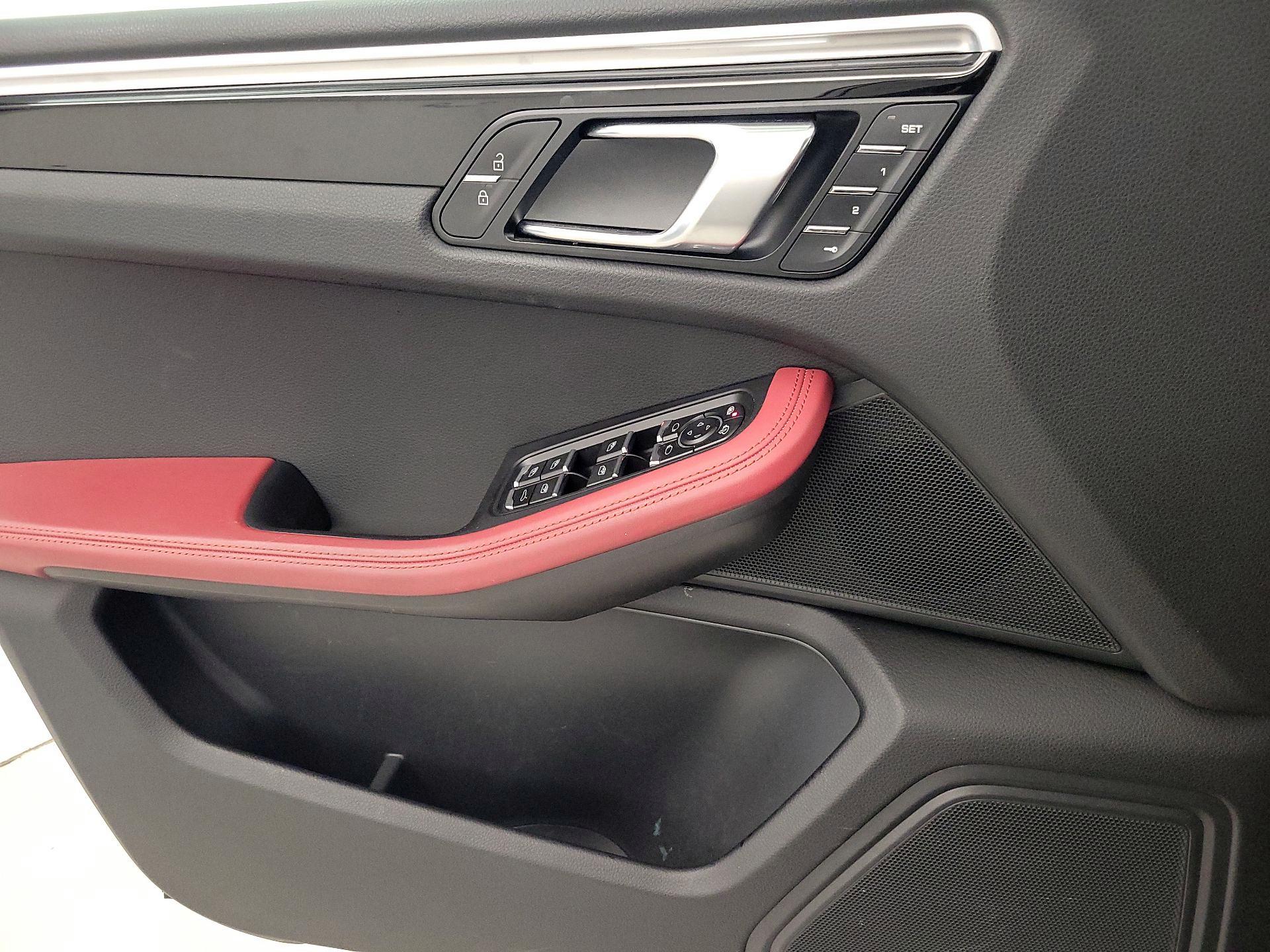 Thumbnail: 2019 Porsche Macan - 12