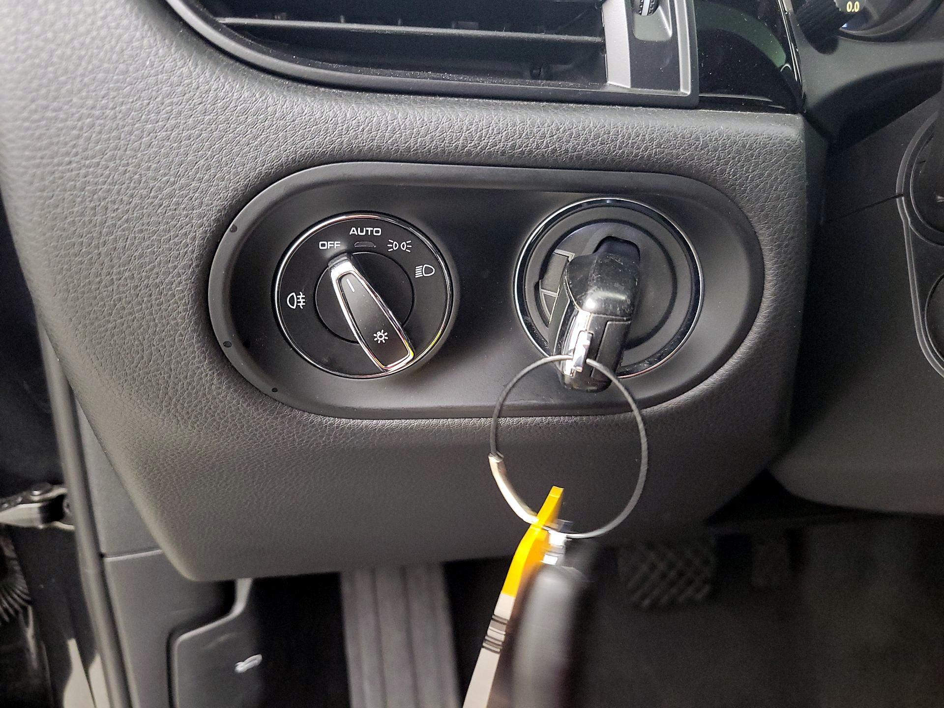 Thumbnail: 2019 Porsche Macan - 13