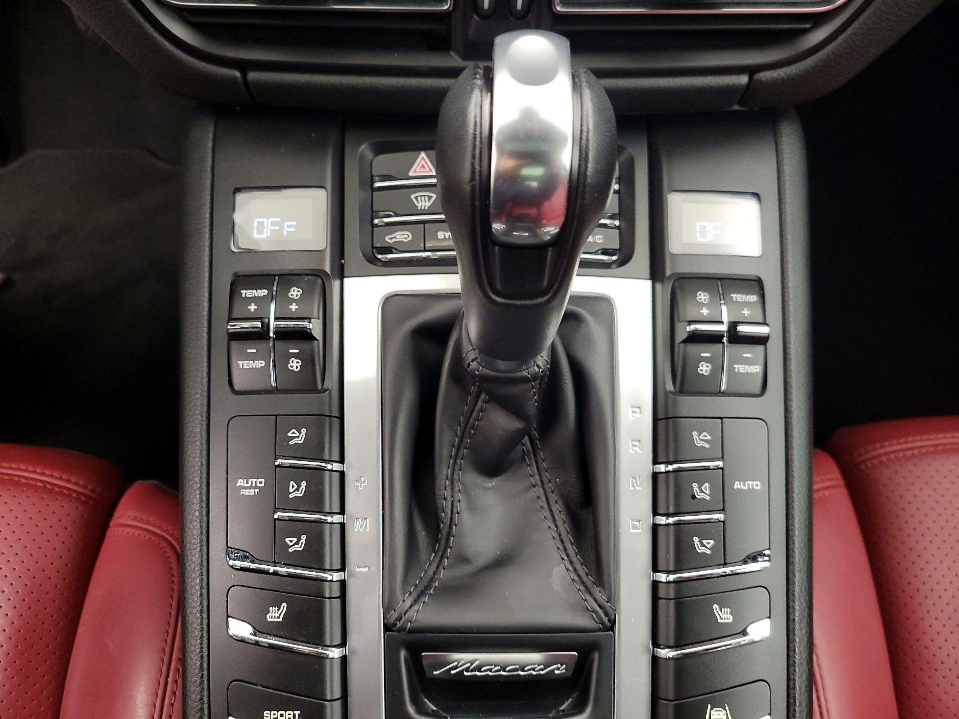 Thumbnail: 2019 Porsche Macan - 18