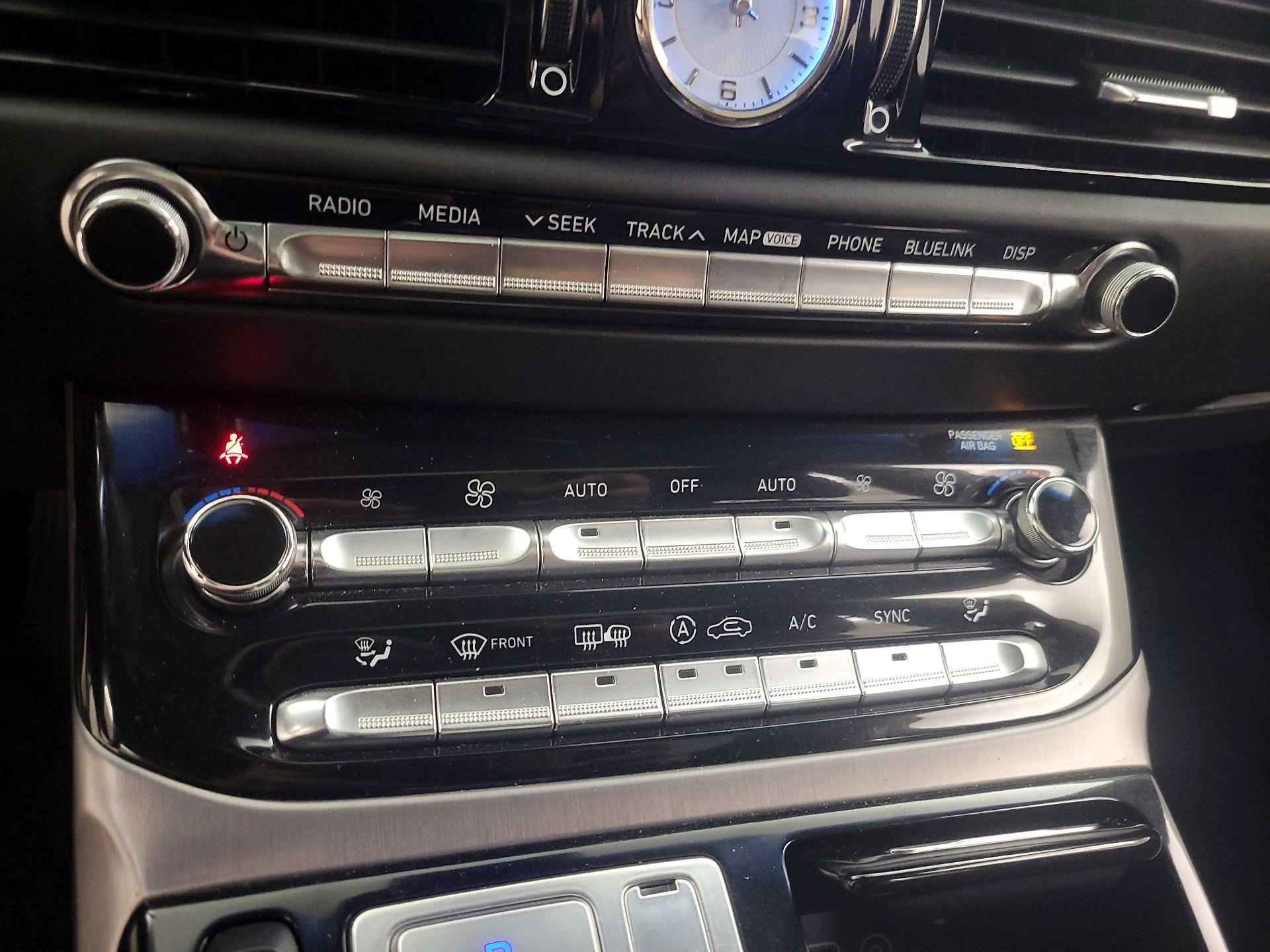 Thumbnail: 2017 Genesis G90 - 17