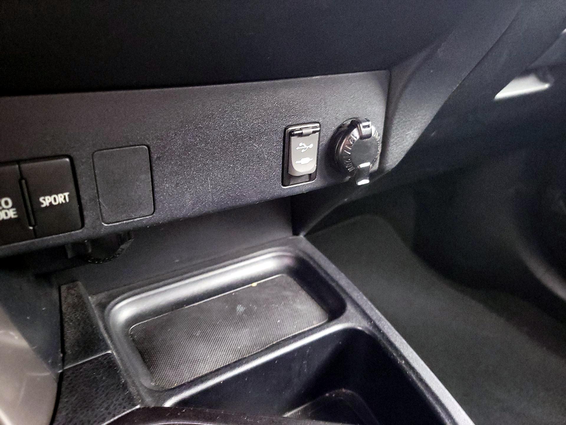 Thumbnail: 2017 Toyota RAV4 - 18