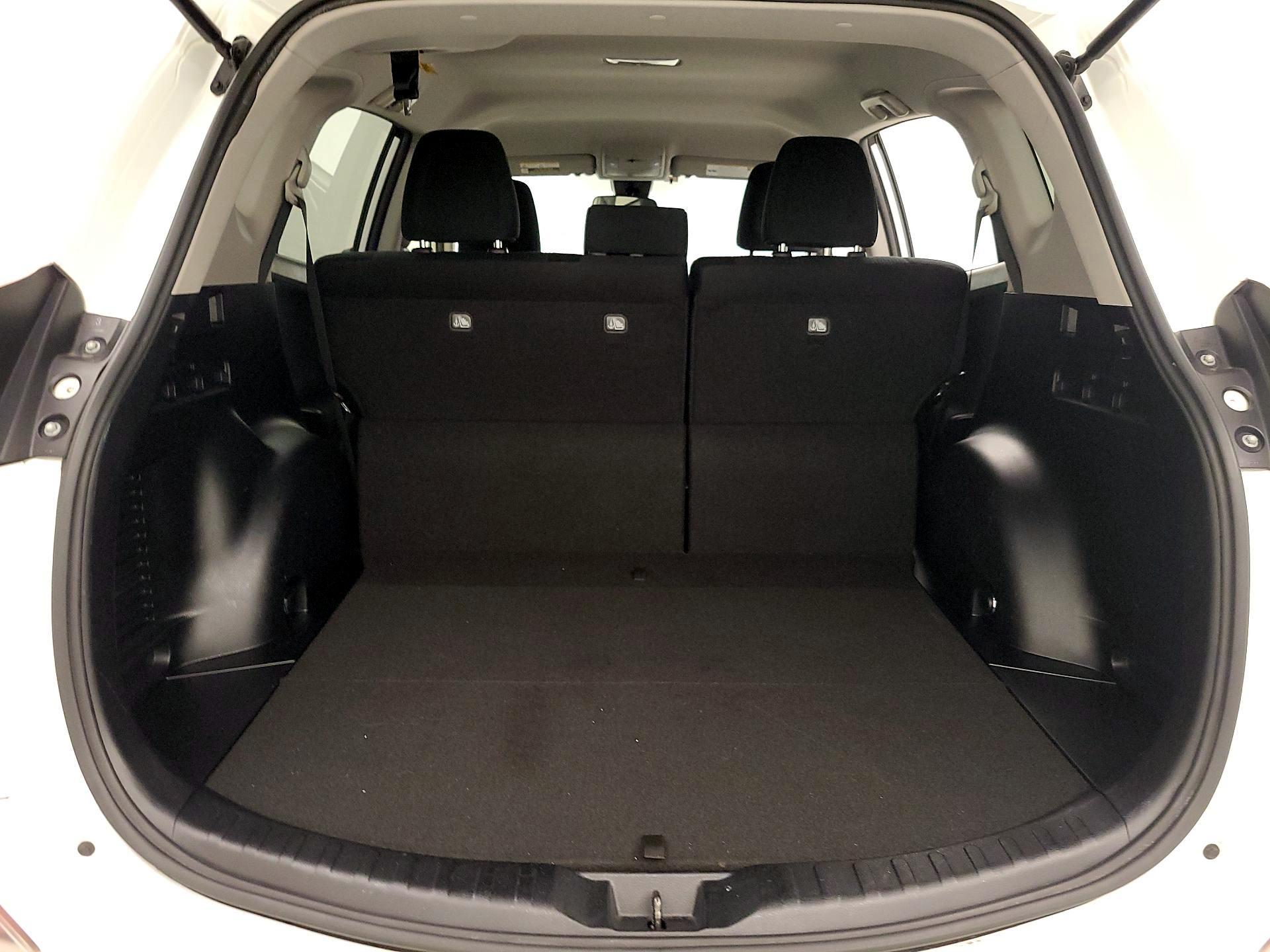 Thumbnail: 2017 Toyota RAV4 - 20