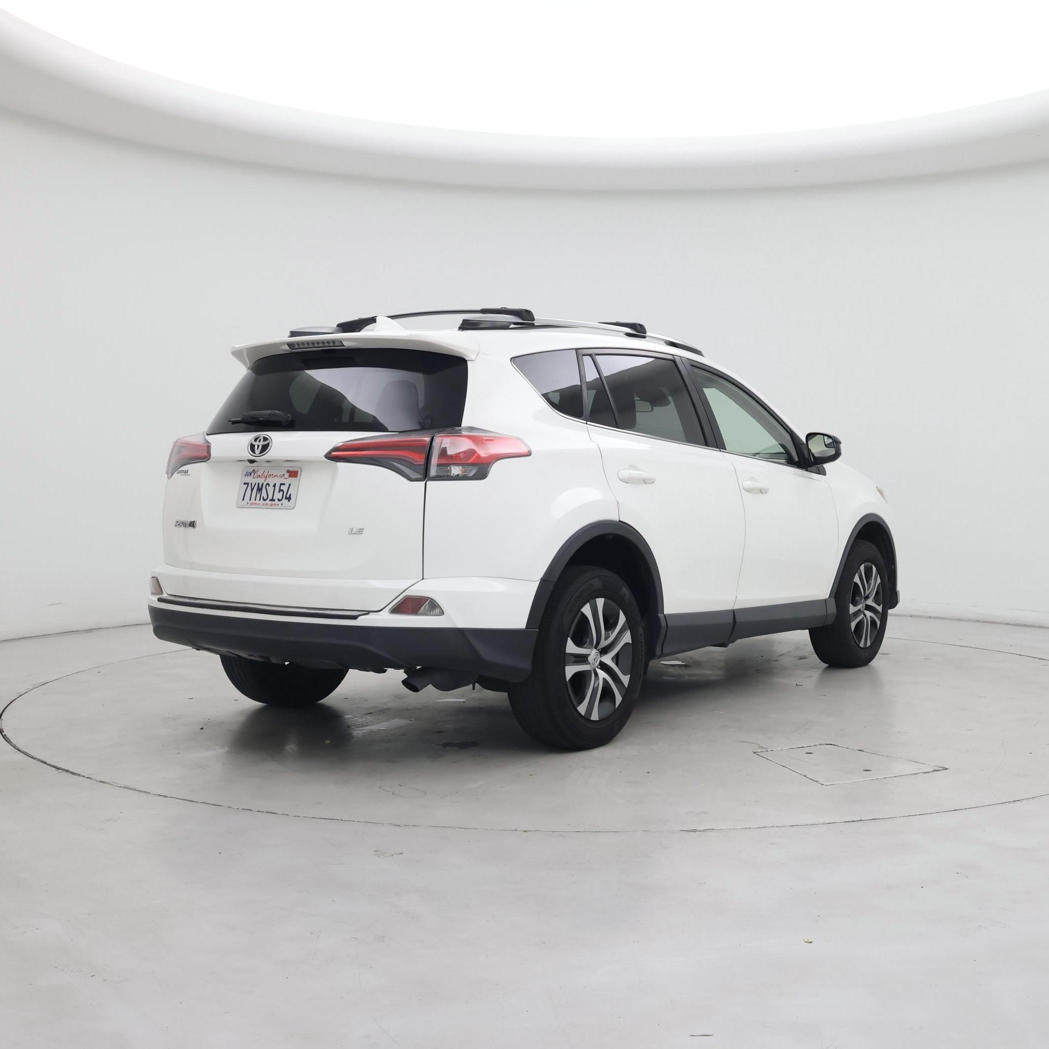 Thumbnail: 2017 Toyota RAV4 - 8