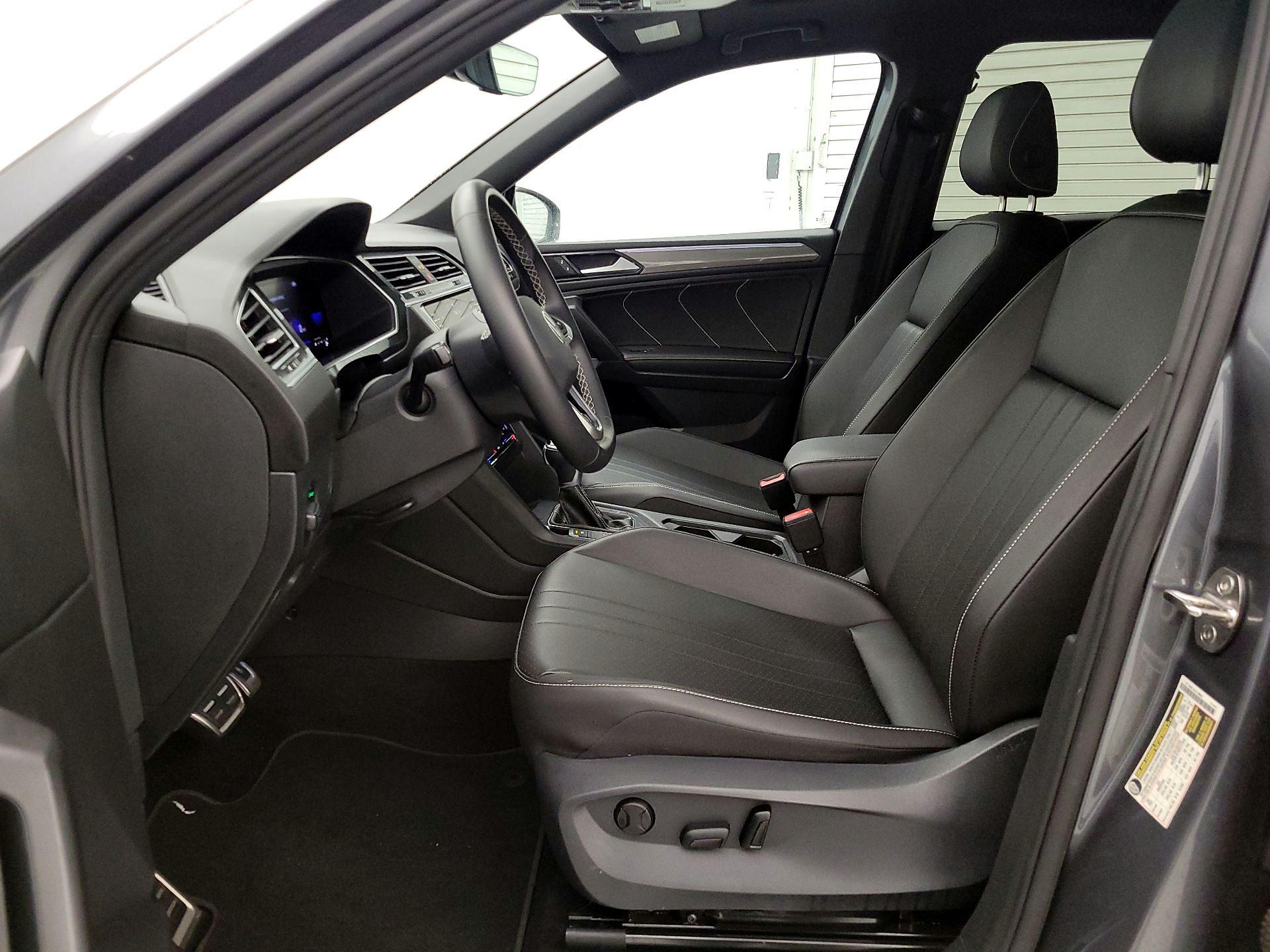 Thumbnail: 2023 Volkswagen Tiguan - 11