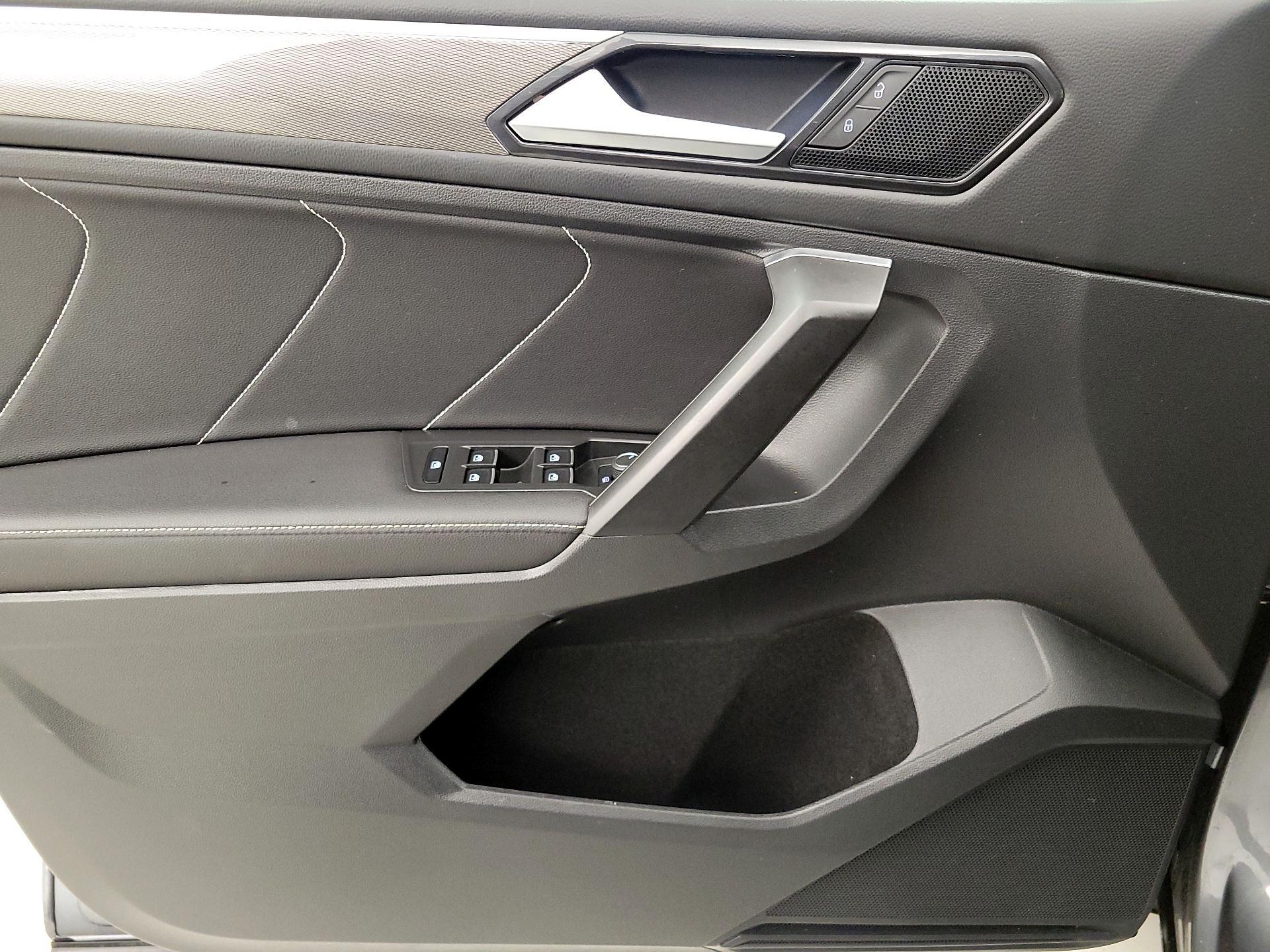 Thumbnail: 2023 Volkswagen Tiguan - 12