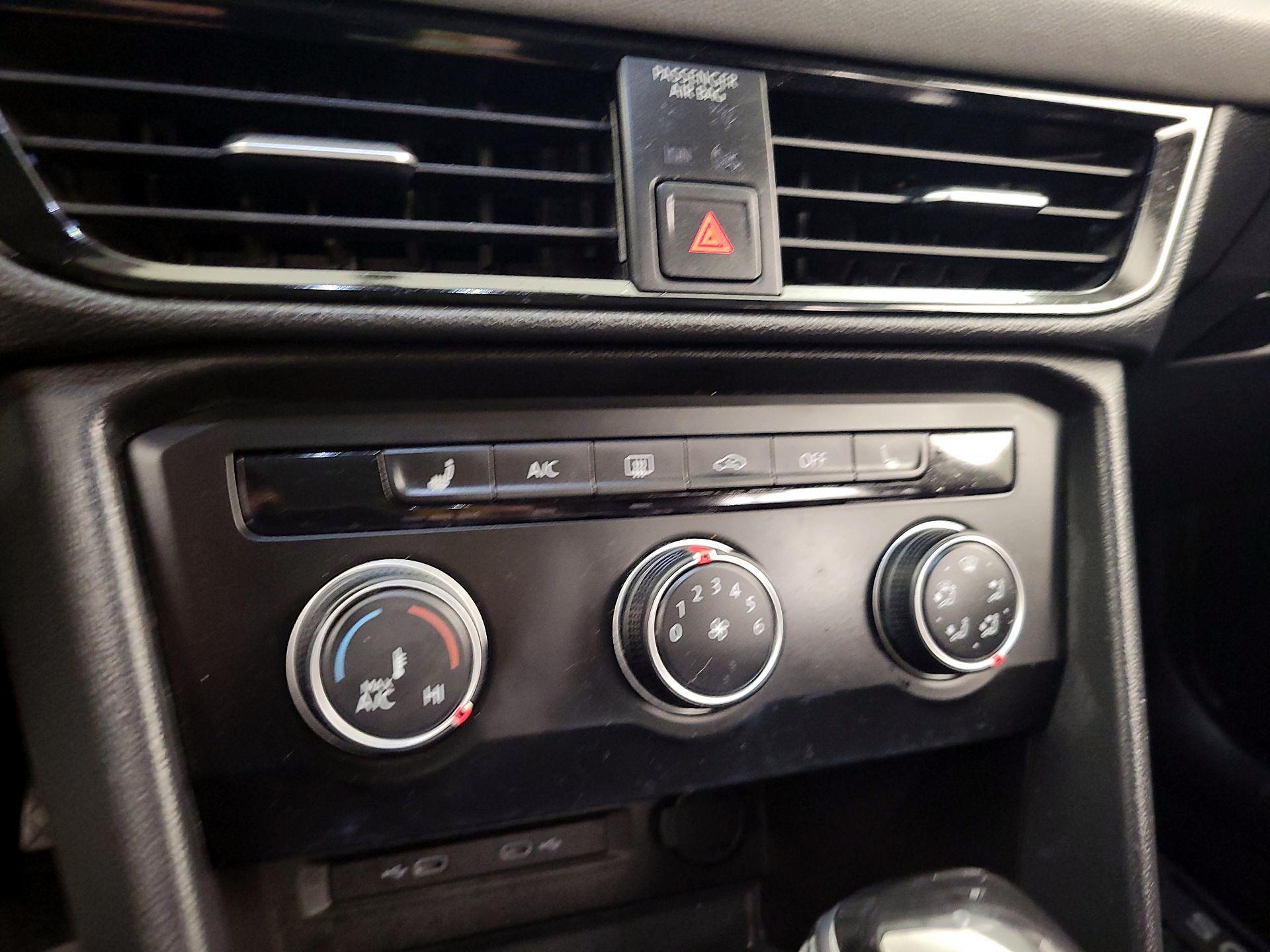 Thumbnail: 2022 Volkswagen Taos - 16