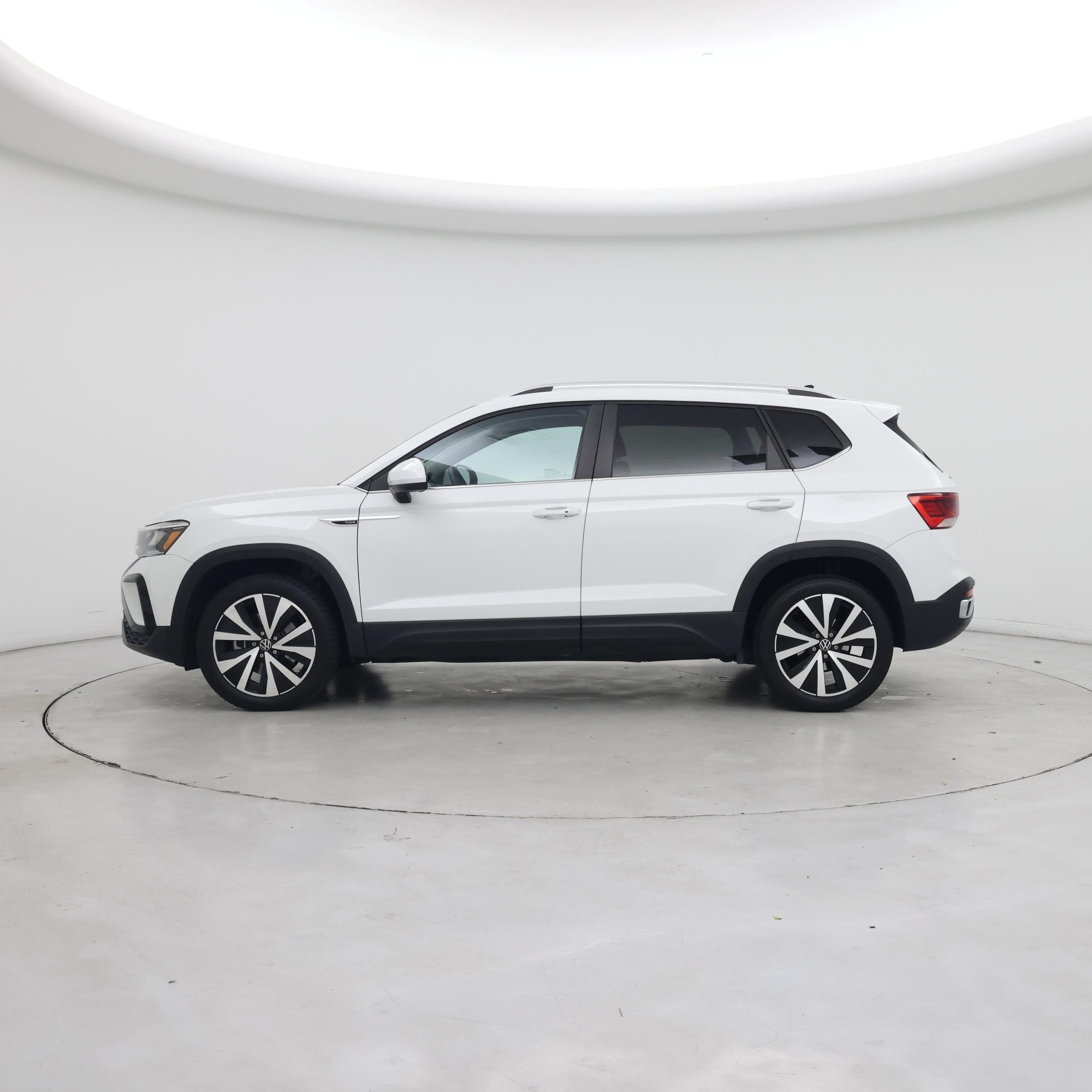 Thumbnail: 2022 Volkswagen Taos - 3