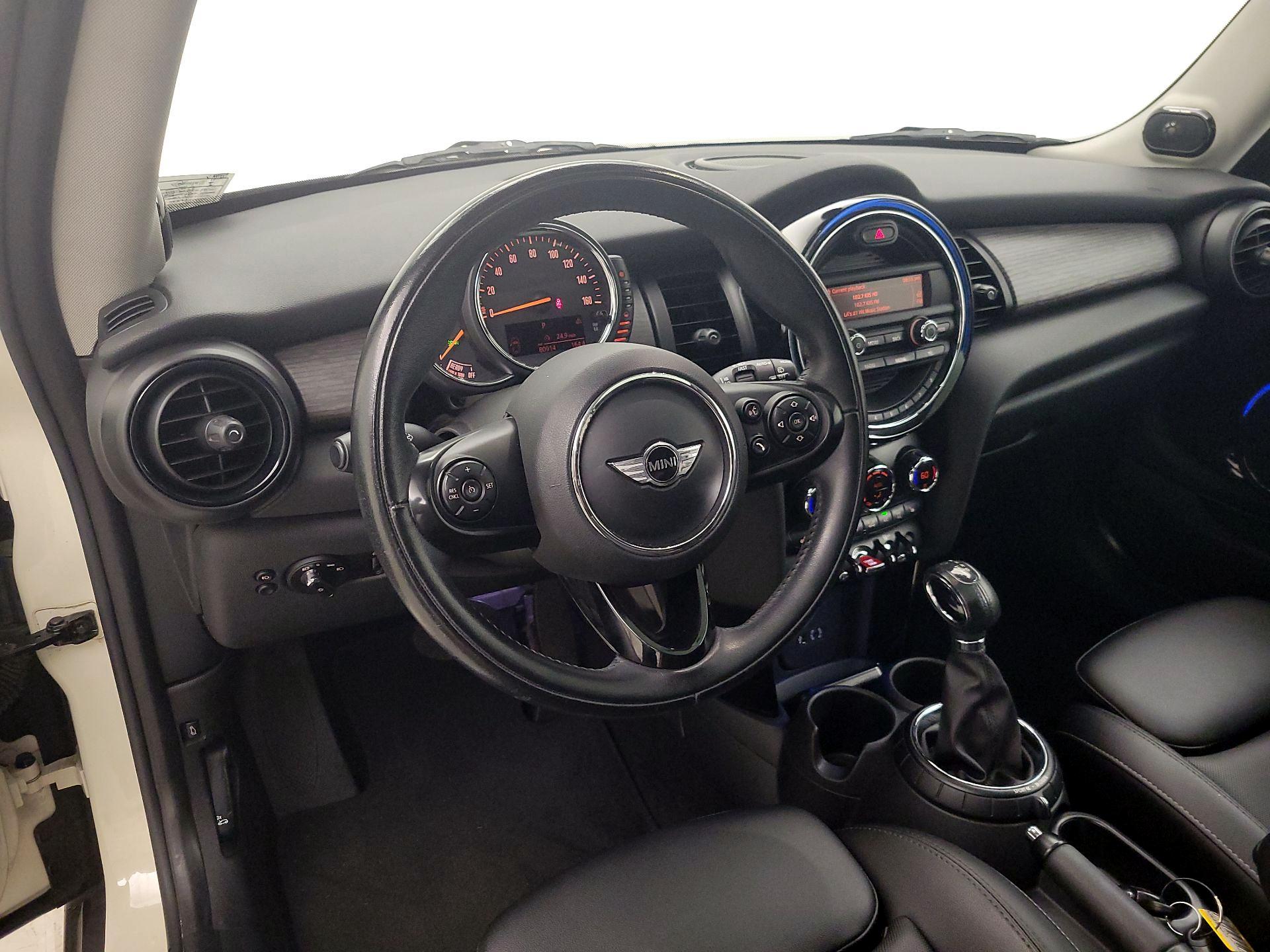 Thumbnail: 2016 MINI Cooper Hardtop - 9