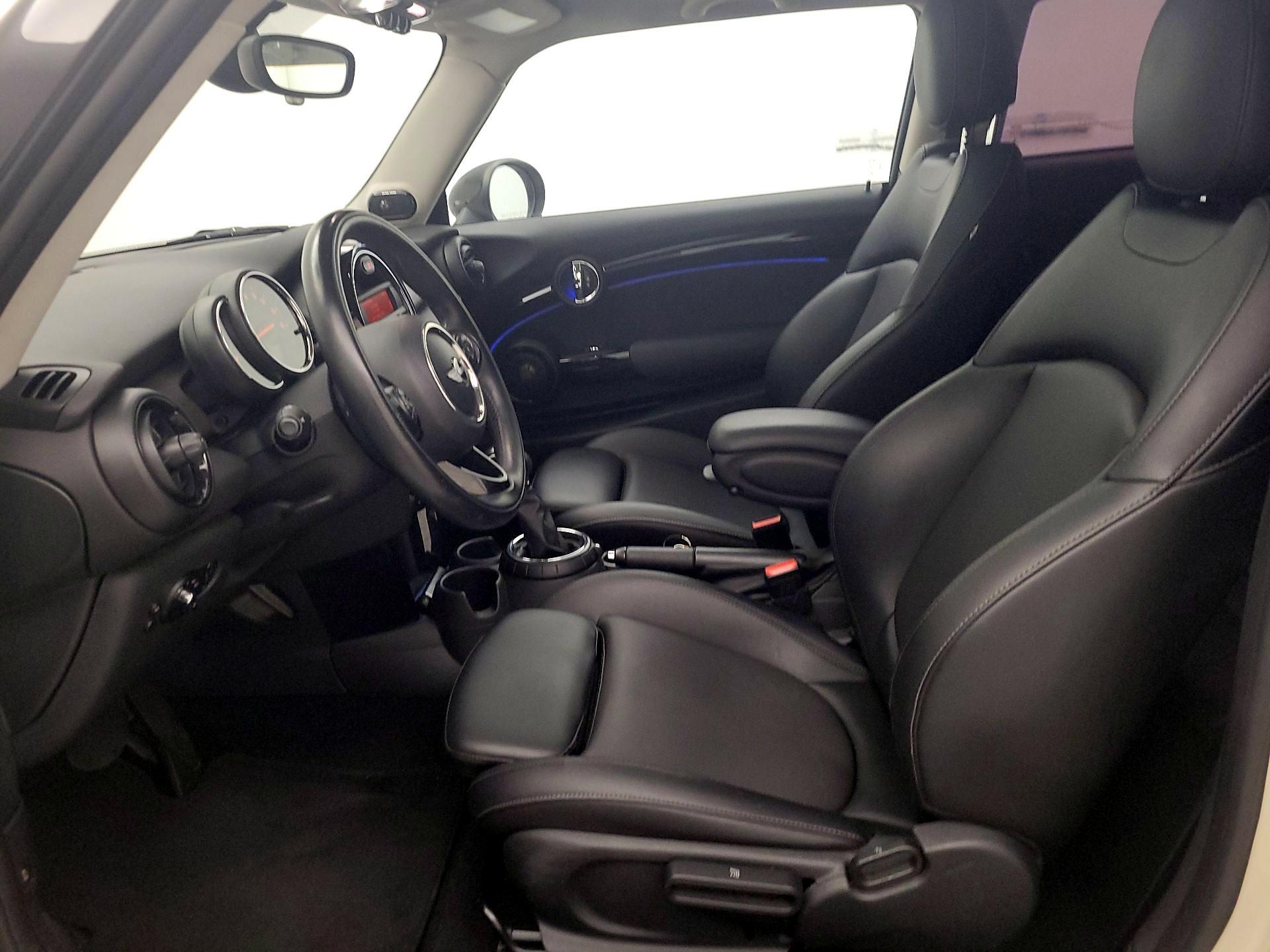 Thumbnail: 2016 MINI Cooper Hardtop - 11