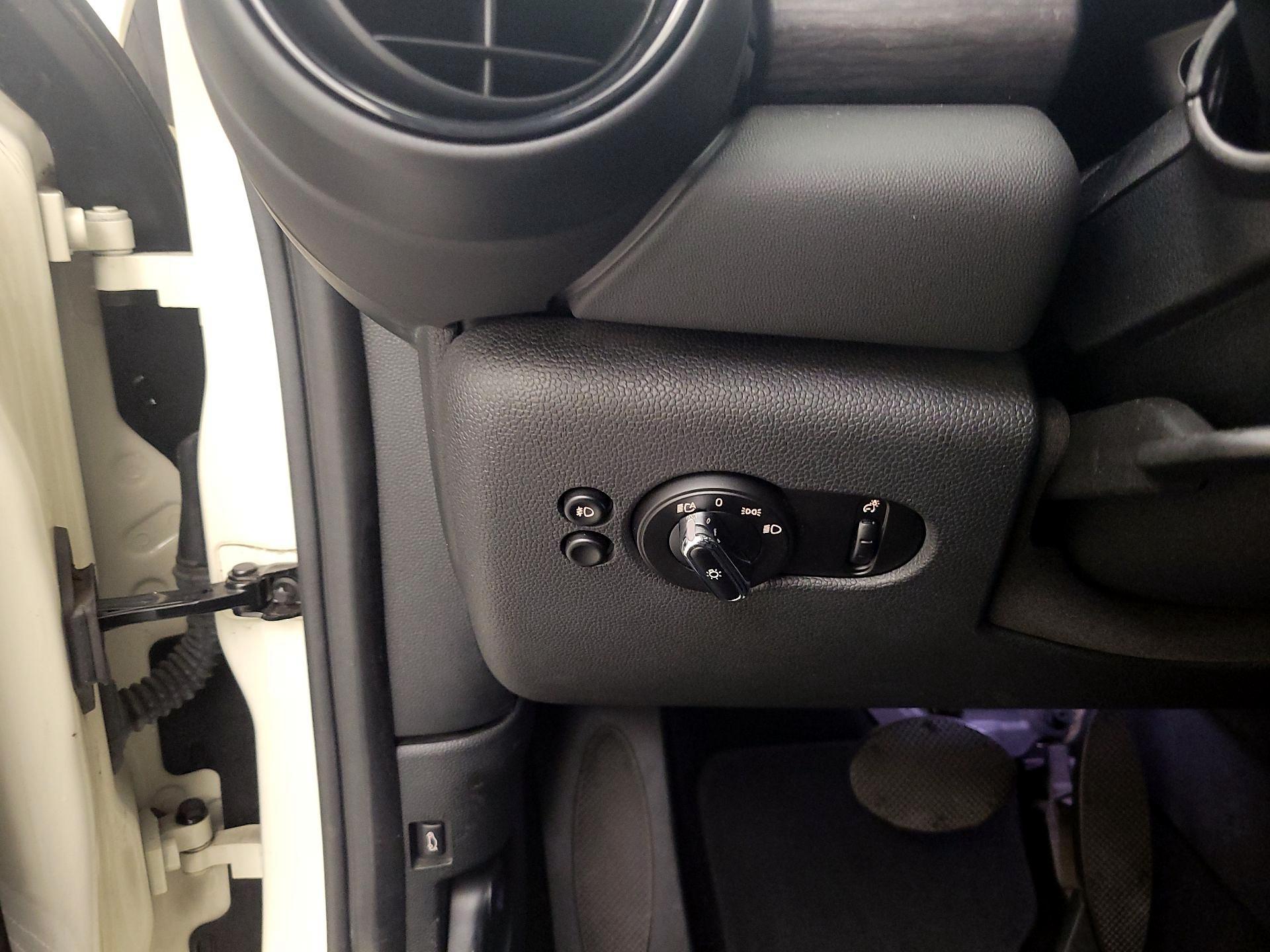 Thumbnail: 2016 MINI Cooper Hardtop - 13