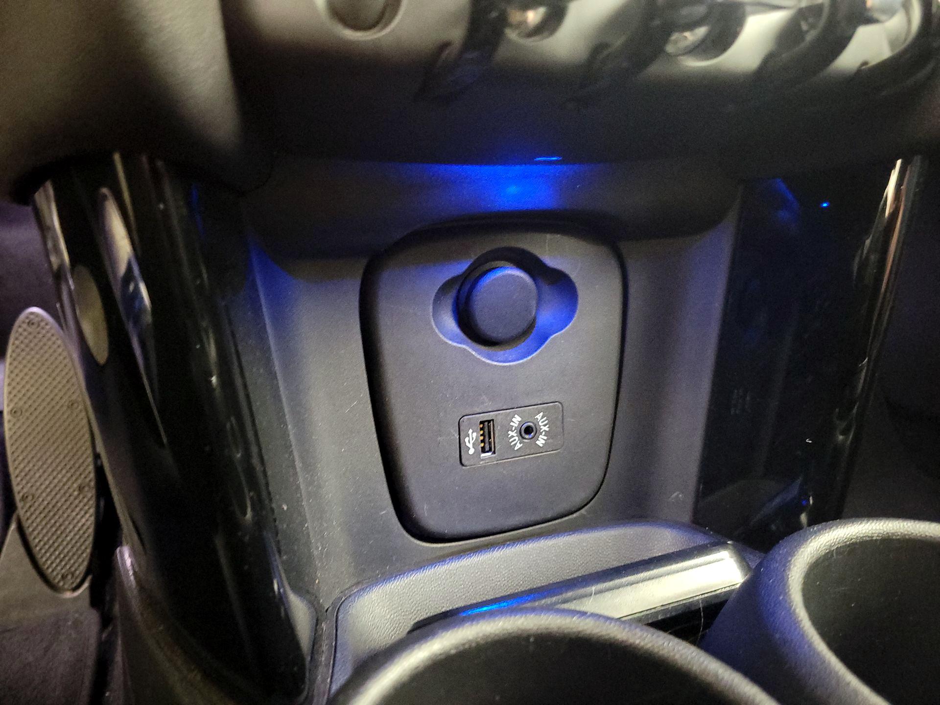 Thumbnail: 2016 MINI Cooper Hardtop - 17