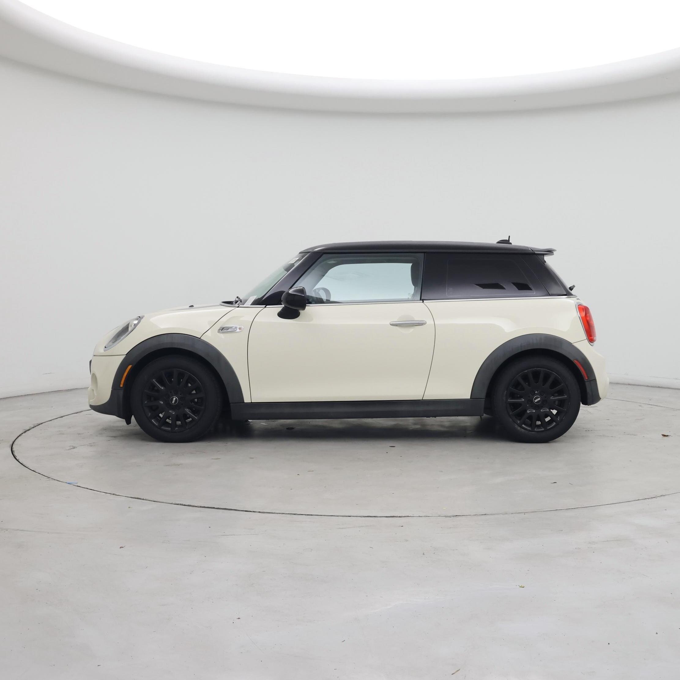 Thumbnail: 2016 MINI Cooper Hardtop - 3