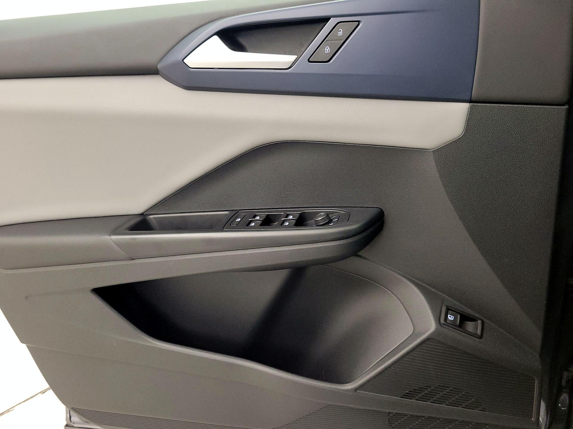 Thumbnail: 2022 Volkswagen Taos - 12