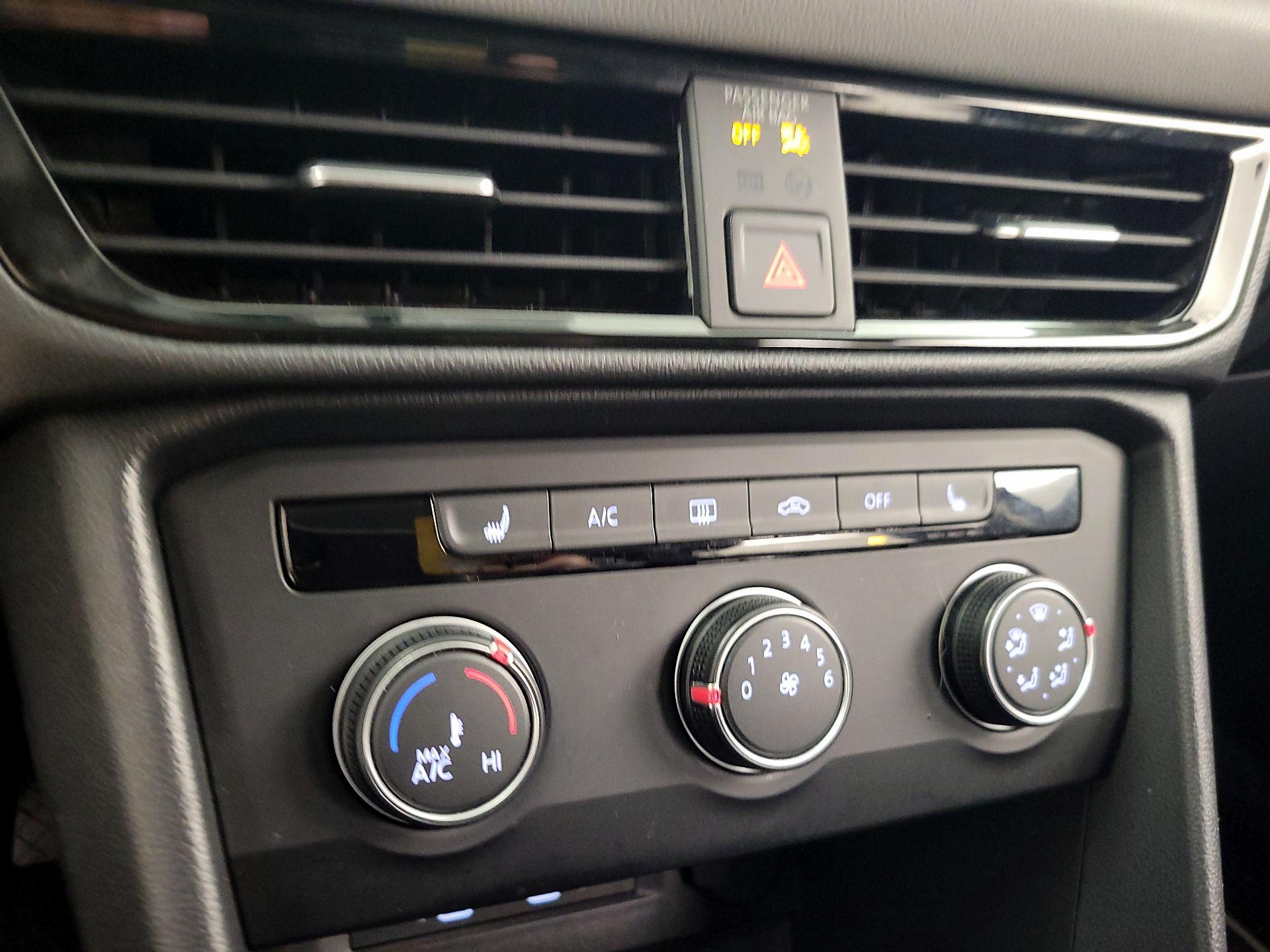 Thumbnail: 2022 Volkswagen Taos - 16