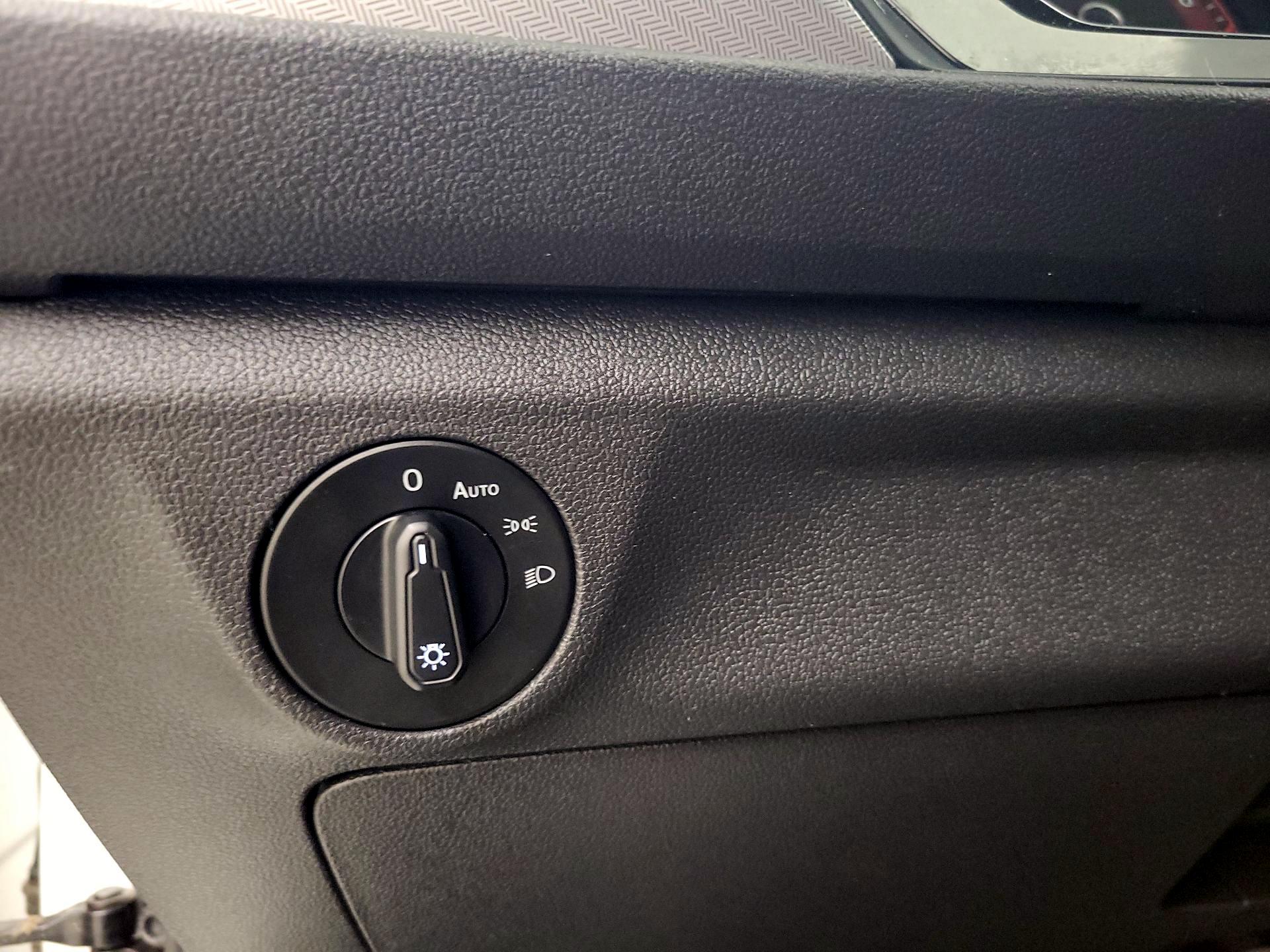 Thumbnail: 2019 Volkswagen Jetta - 13