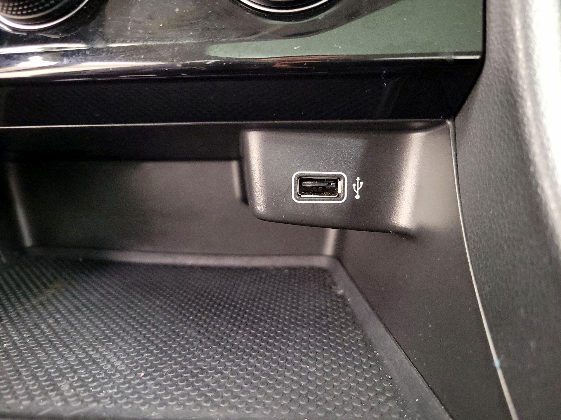 Thumbnail: 2019 Volkswagen Jetta - 18