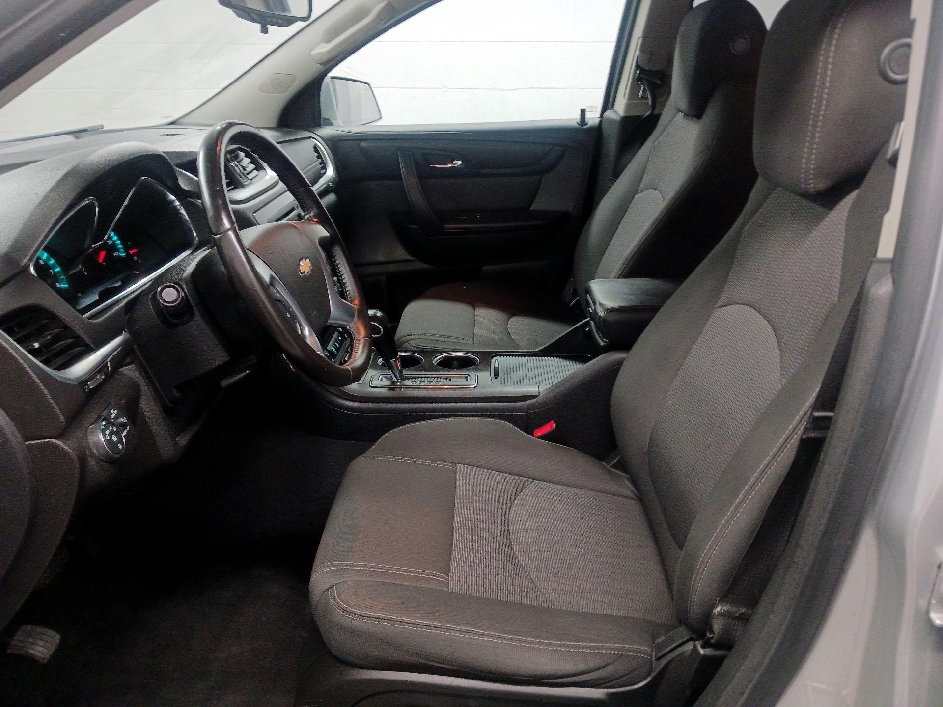 Thumbnail: 2017 Chevrolet Traverse - 11