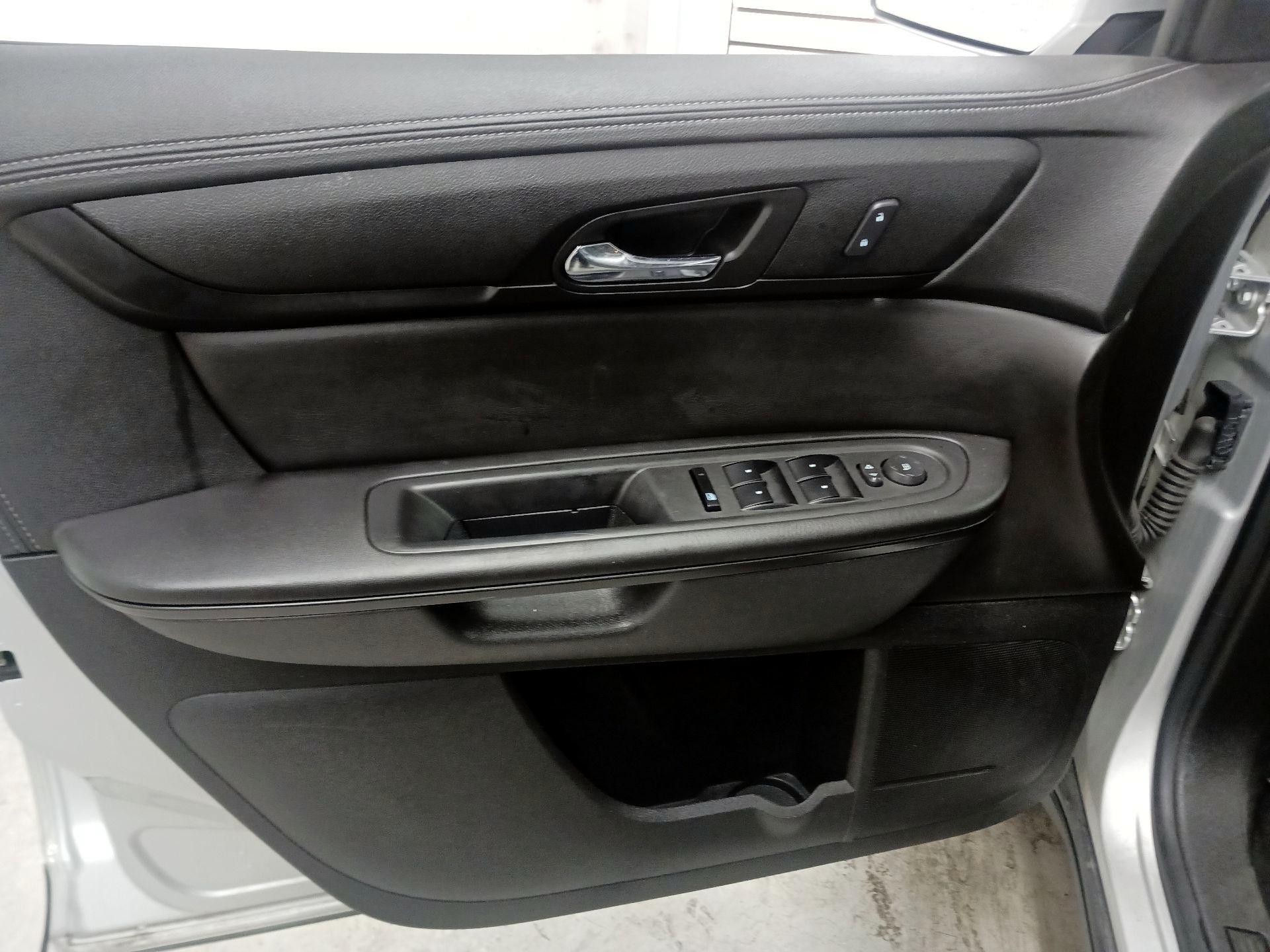 Thumbnail: 2017 Chevrolet Traverse - 12