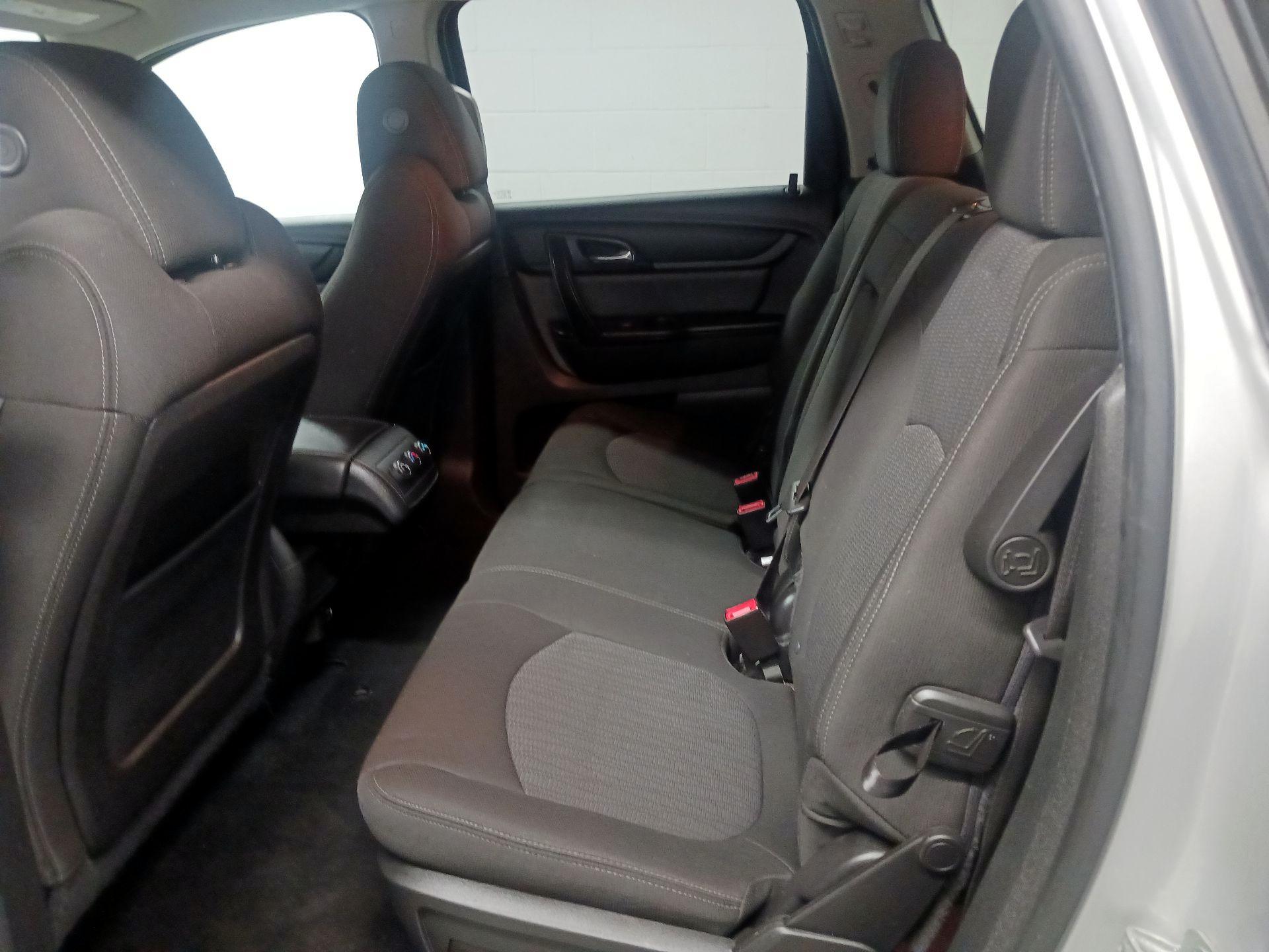 Thumbnail: 2017 Chevrolet Traverse - 19