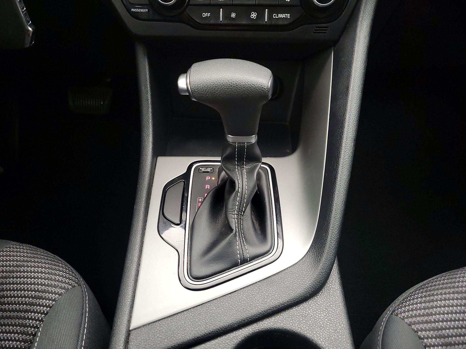 Thumbnail: 2022 Kia Niro - 17