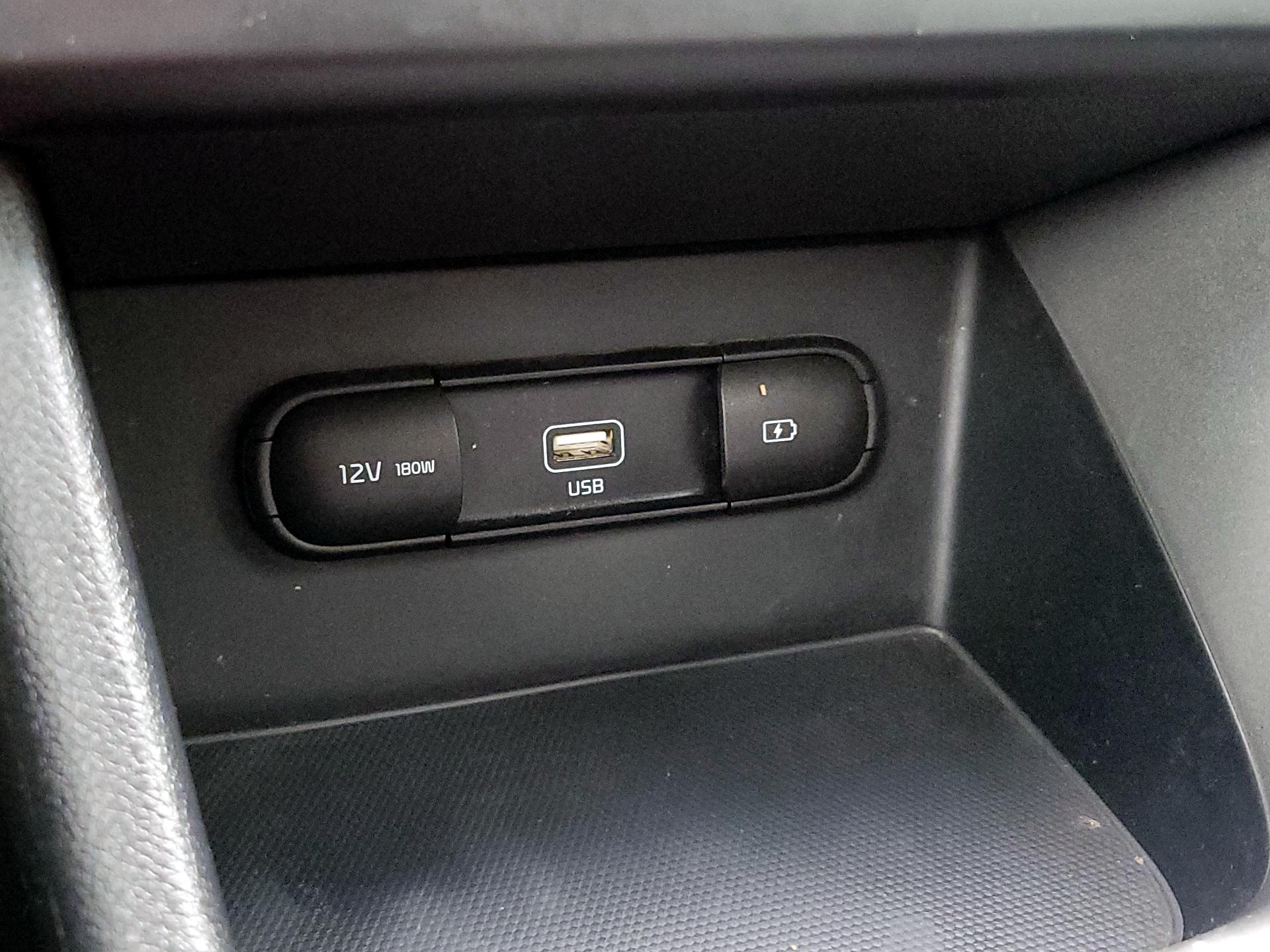 Thumbnail: 2022 Kia Niro - 18