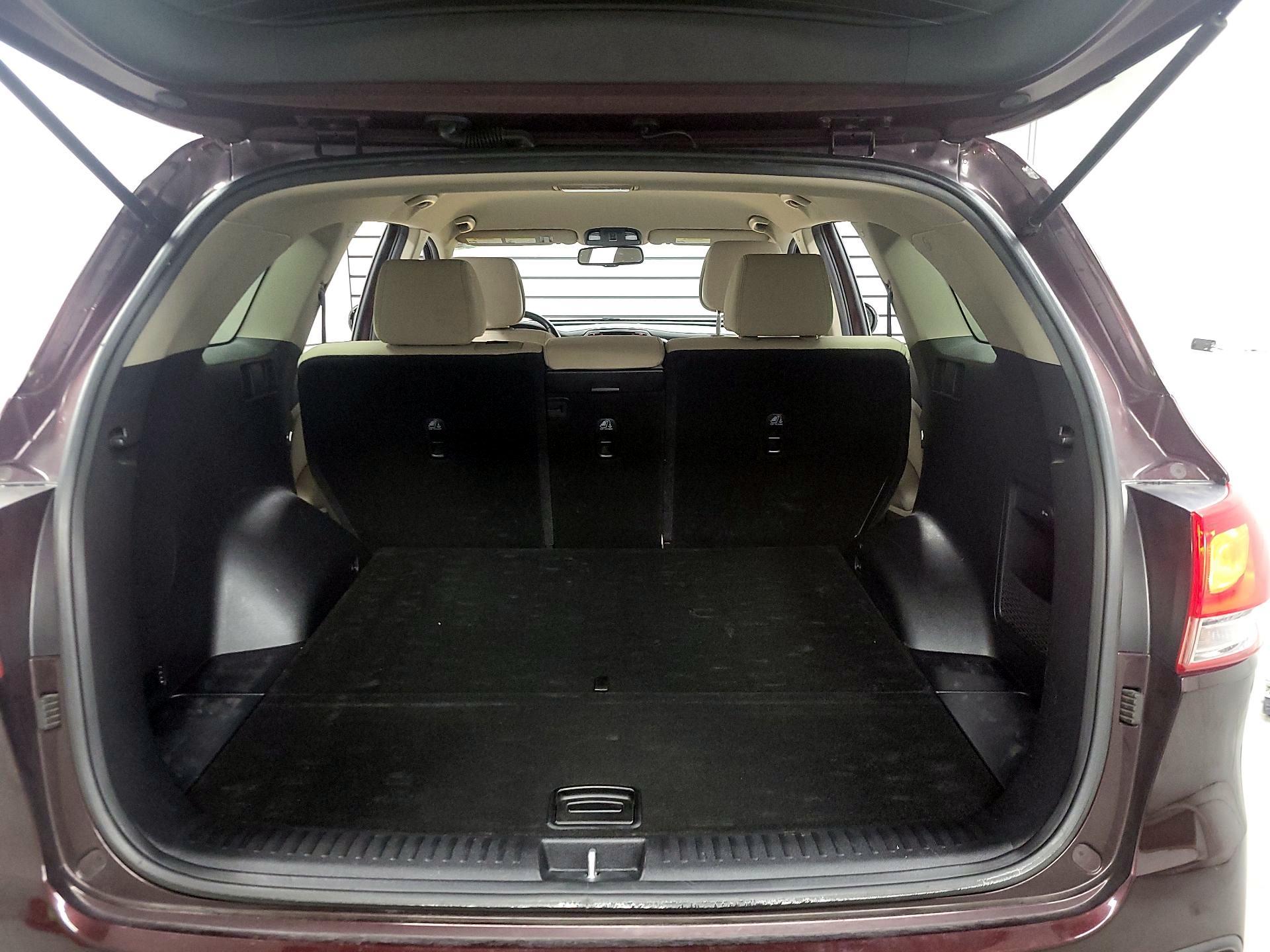 Thumbnail: 2016 Kia Sorento - 16