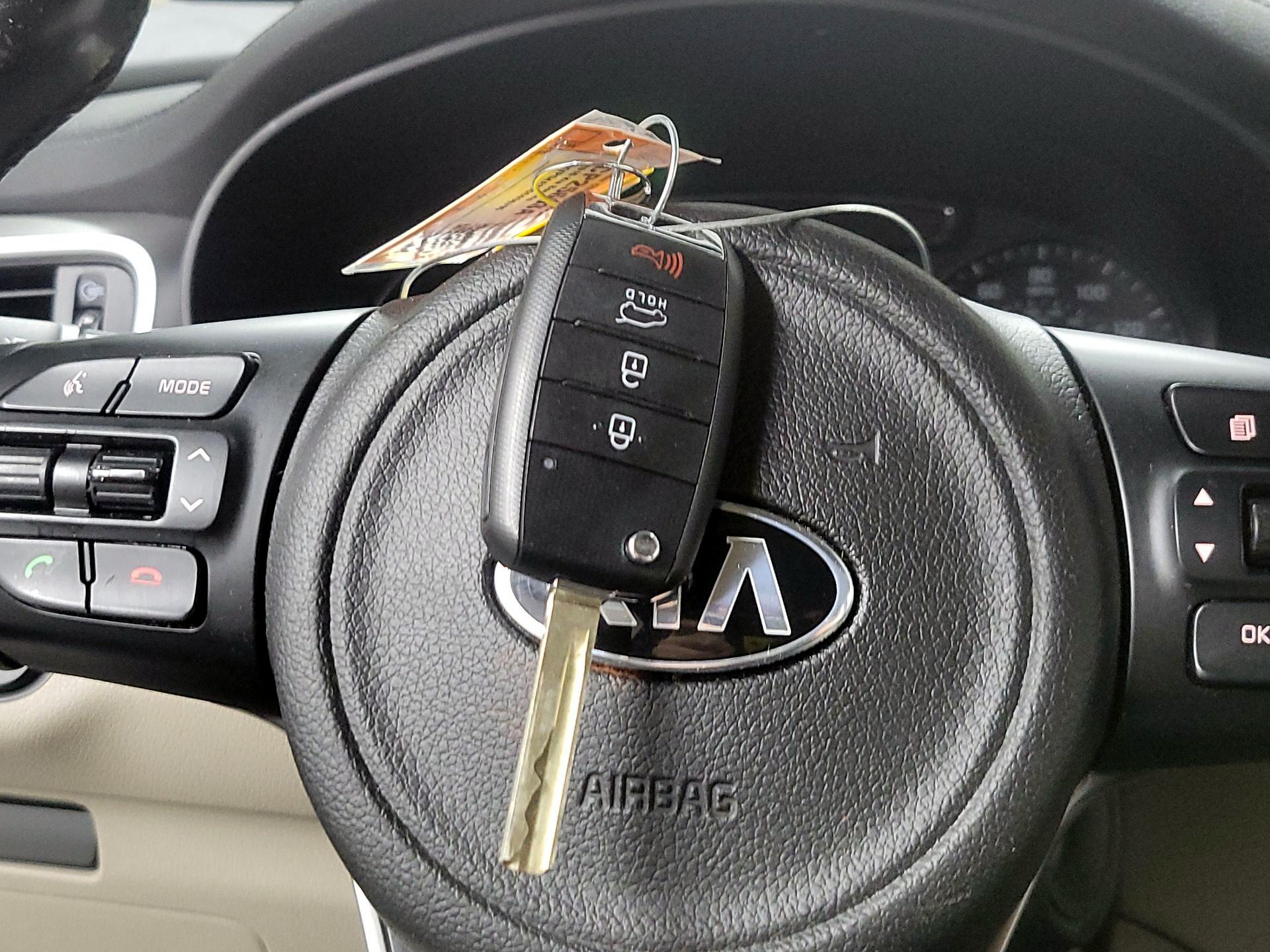 Thumbnail: 2016 Kia Sorento - 18