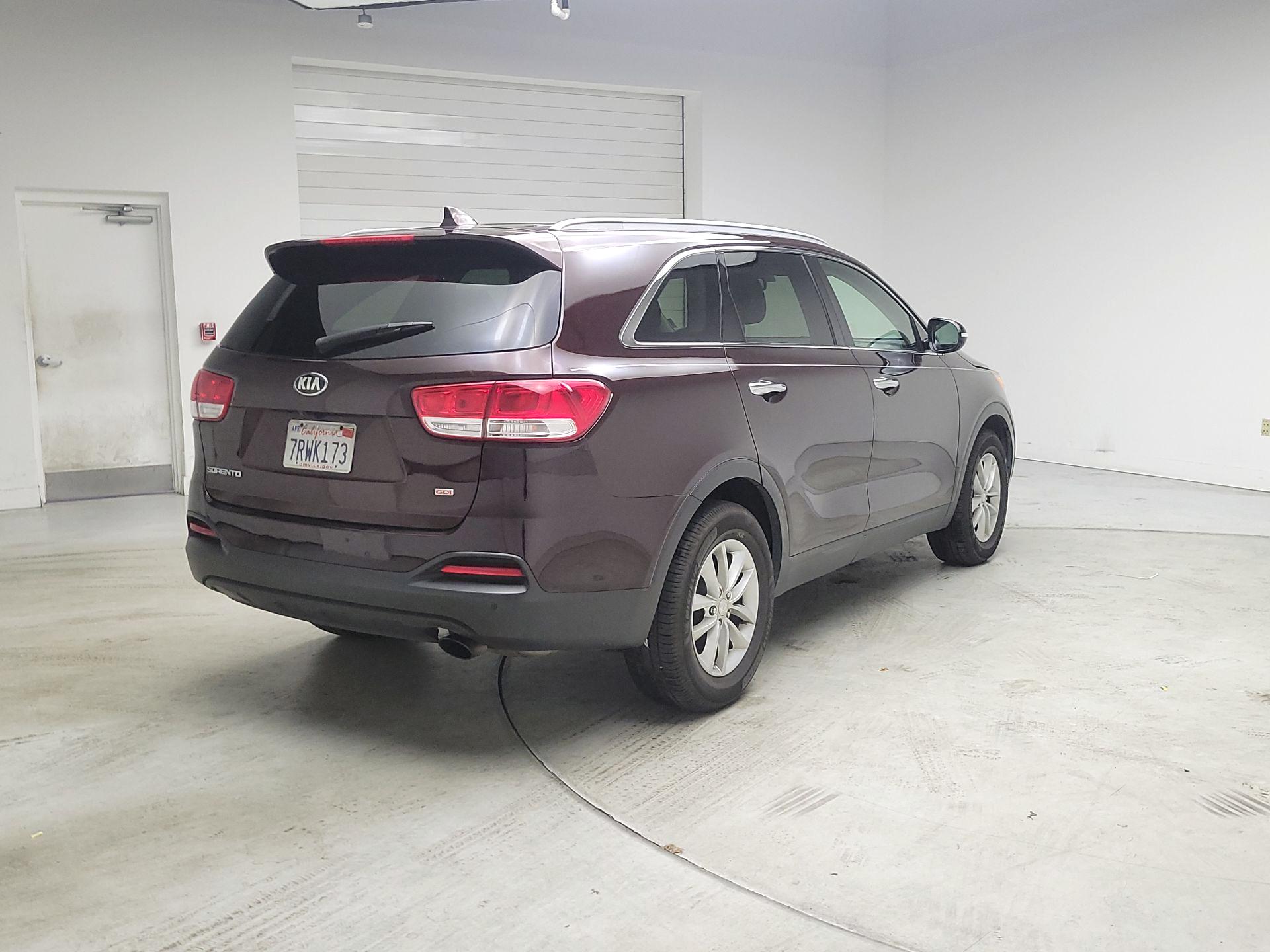 Thumbnail: 2016 Kia Sorento - 5