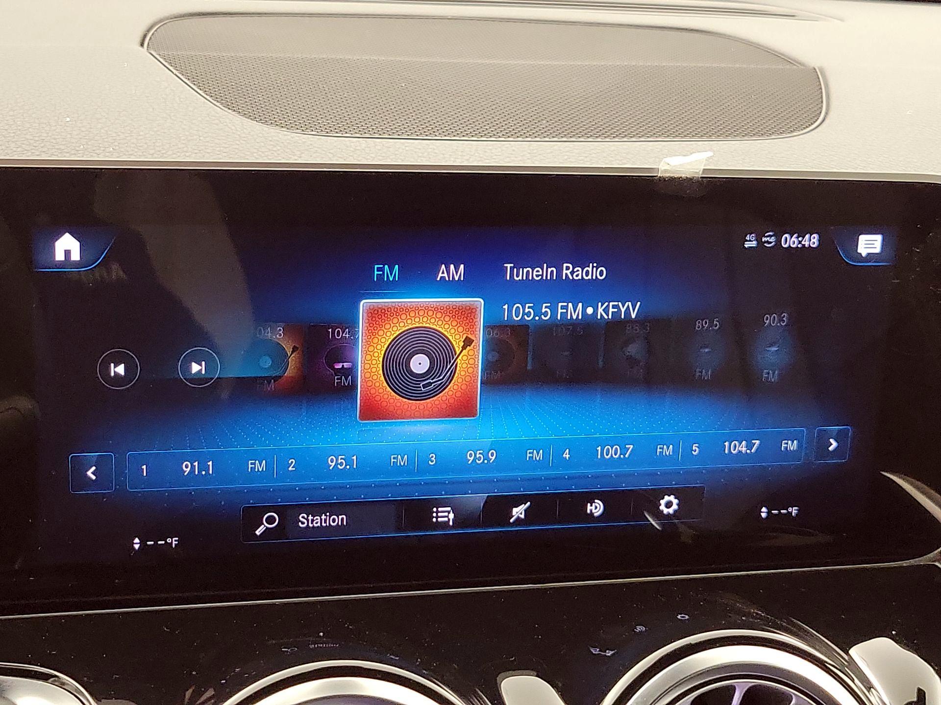 Thumbnail: 2021 Mercedes-Benz GLB - 15