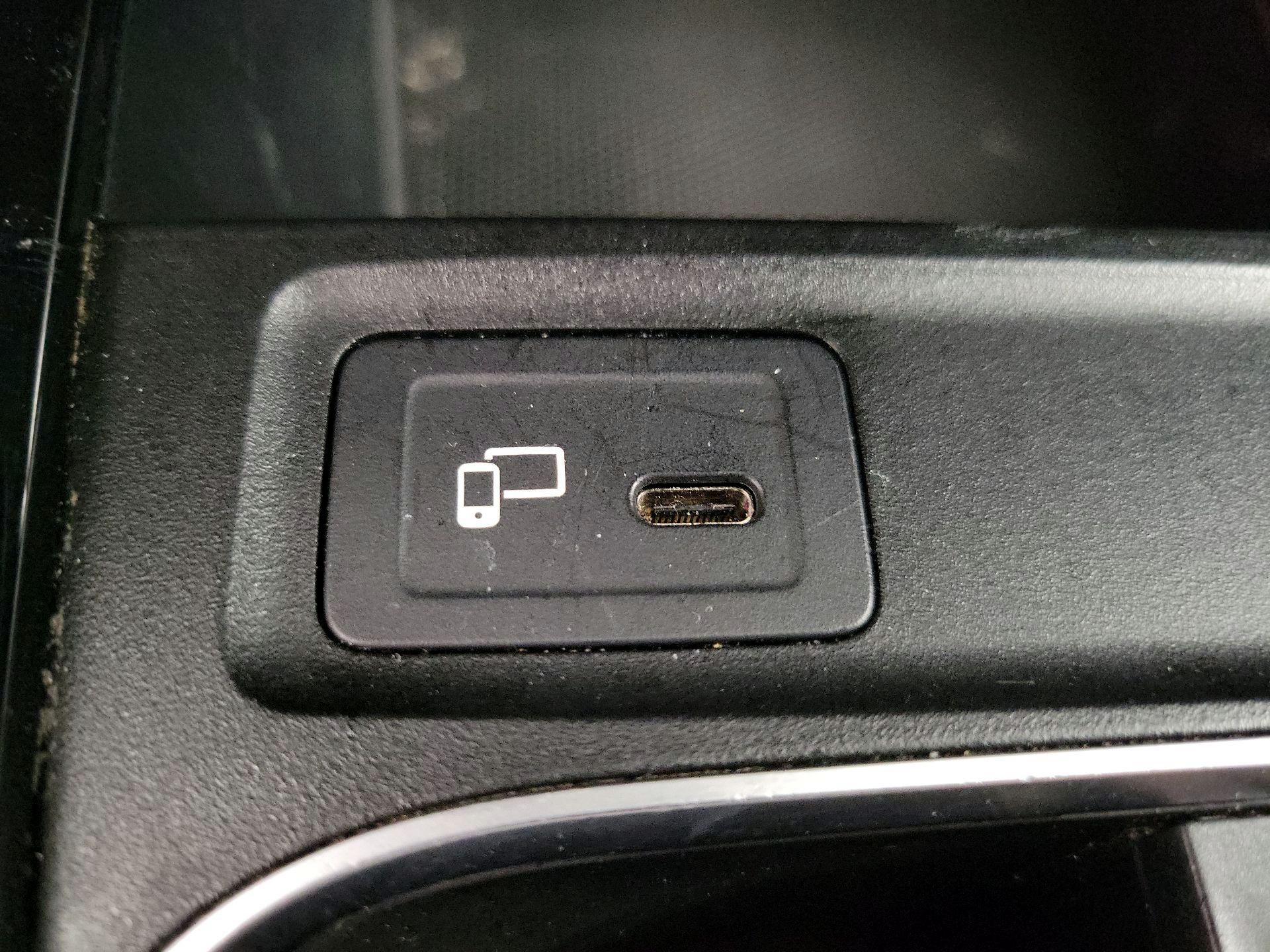 Thumbnail: 2021 Mercedes-Benz GLB - 18