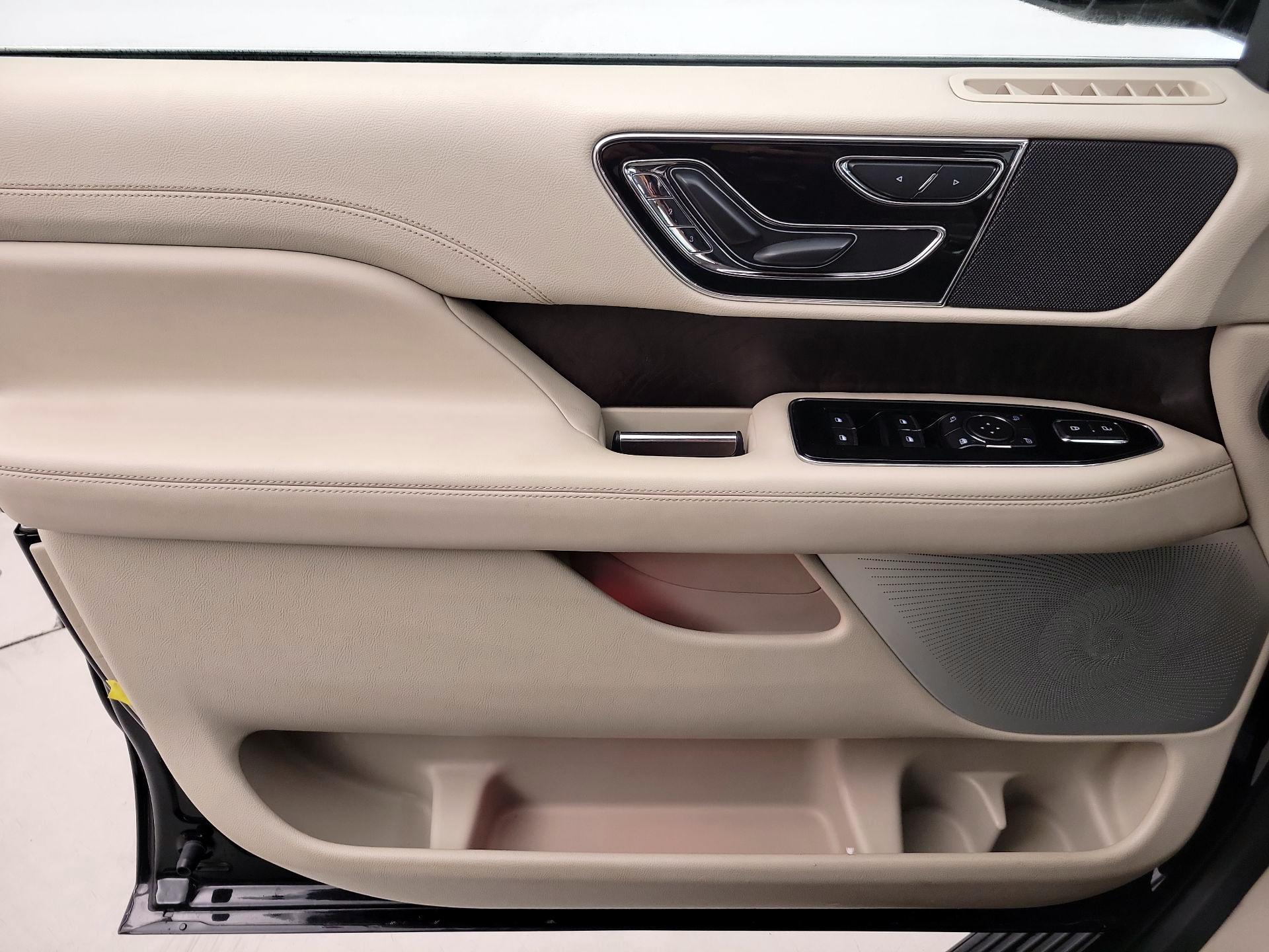 Thumbnail: 2018 Lincoln Navigator - 12