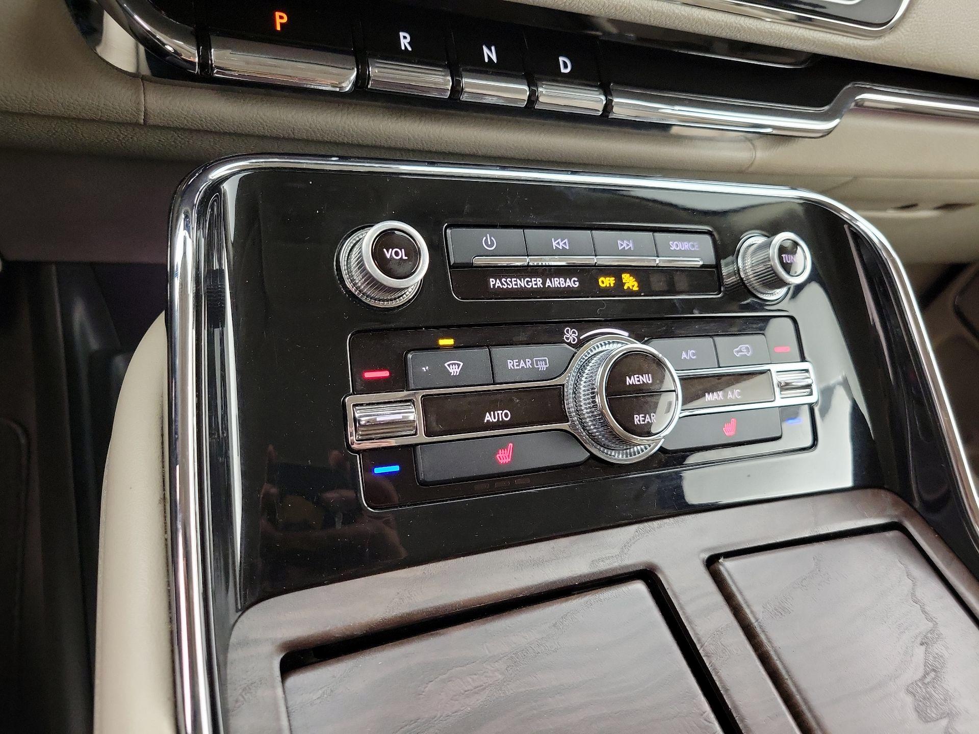 Thumbnail: 2018 Lincoln Navigator - 17