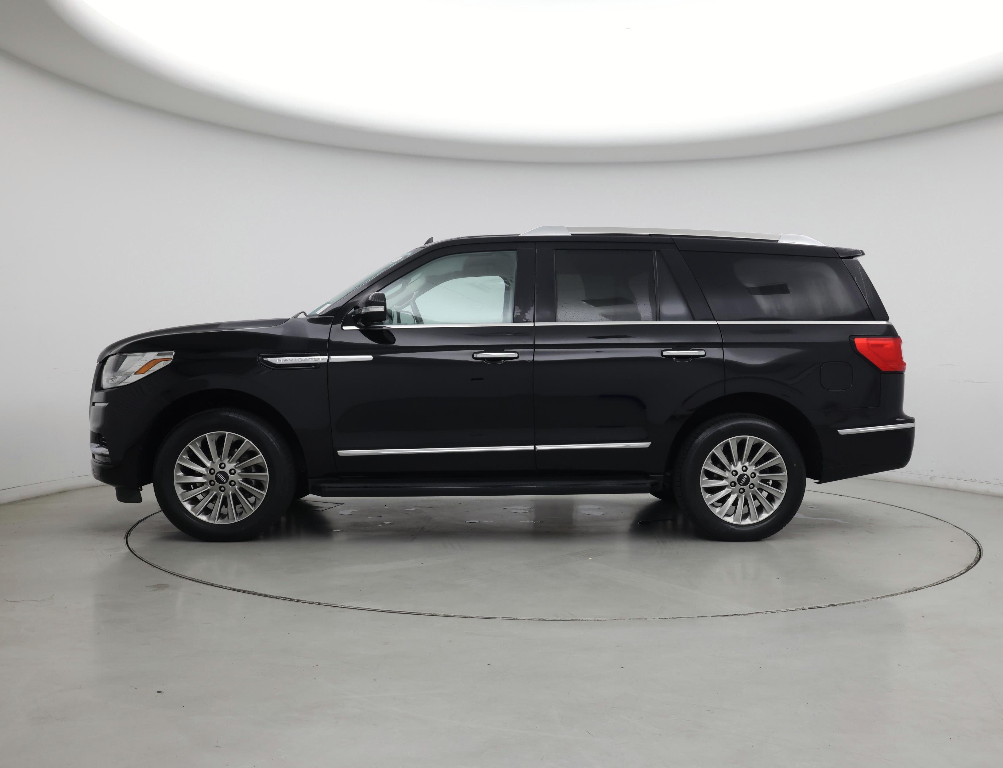 Thumbnail: 2018 Lincoln Navigator - 3