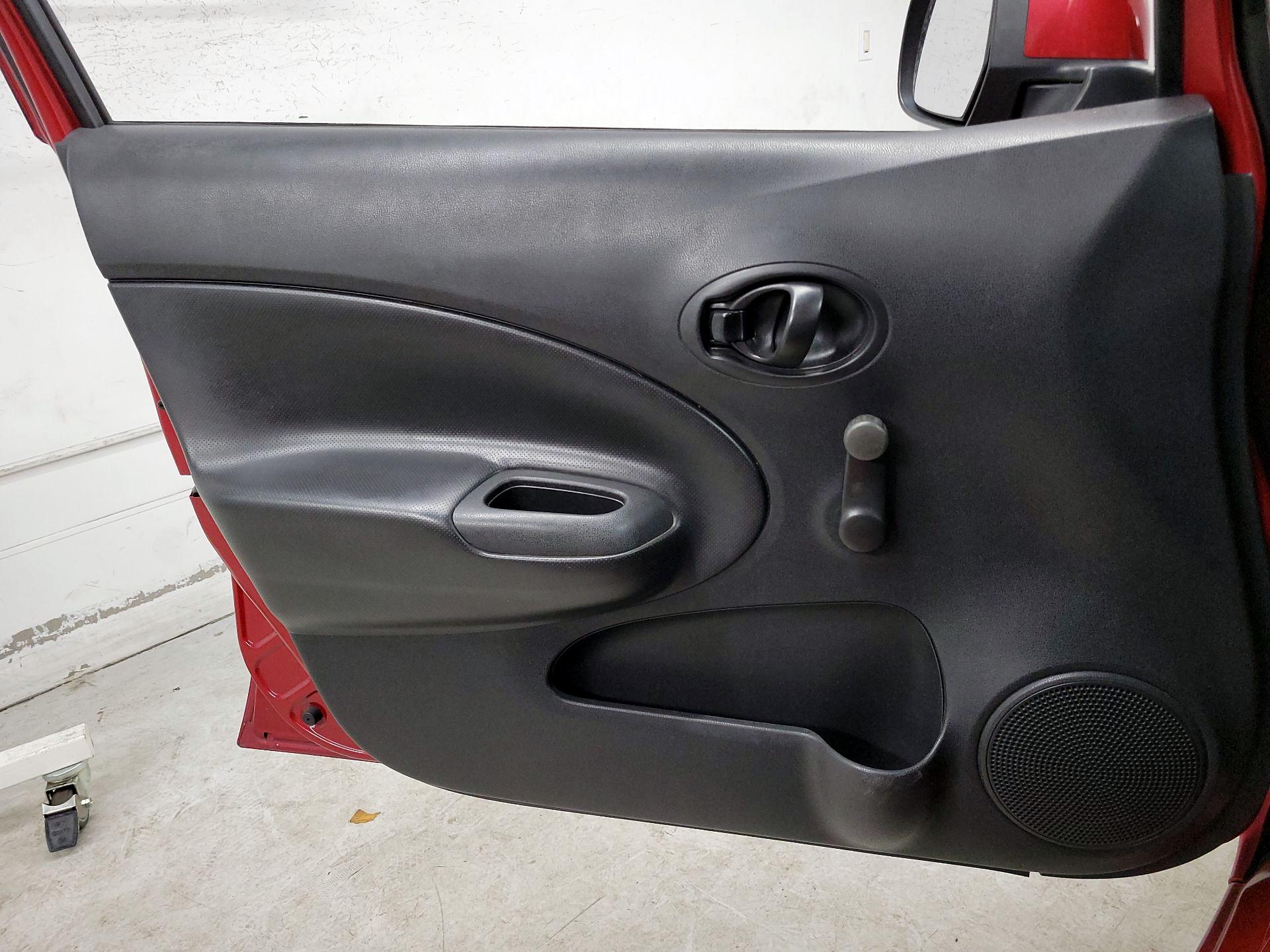 Thumbnail: 2014 Nissan Versa Note - 12