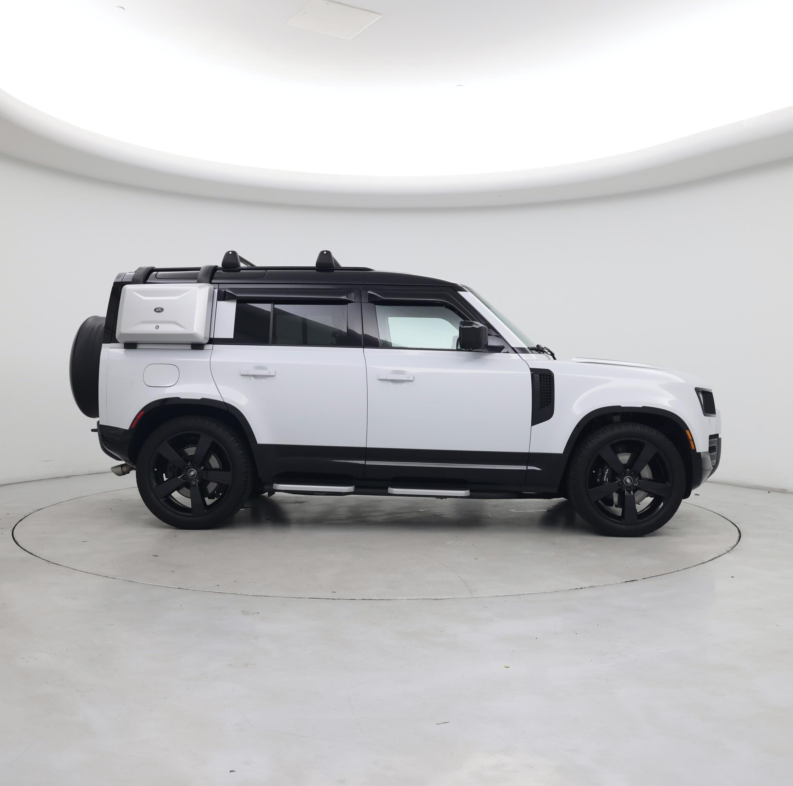 Thumbnail: 2023 Land Rover Defender - 7