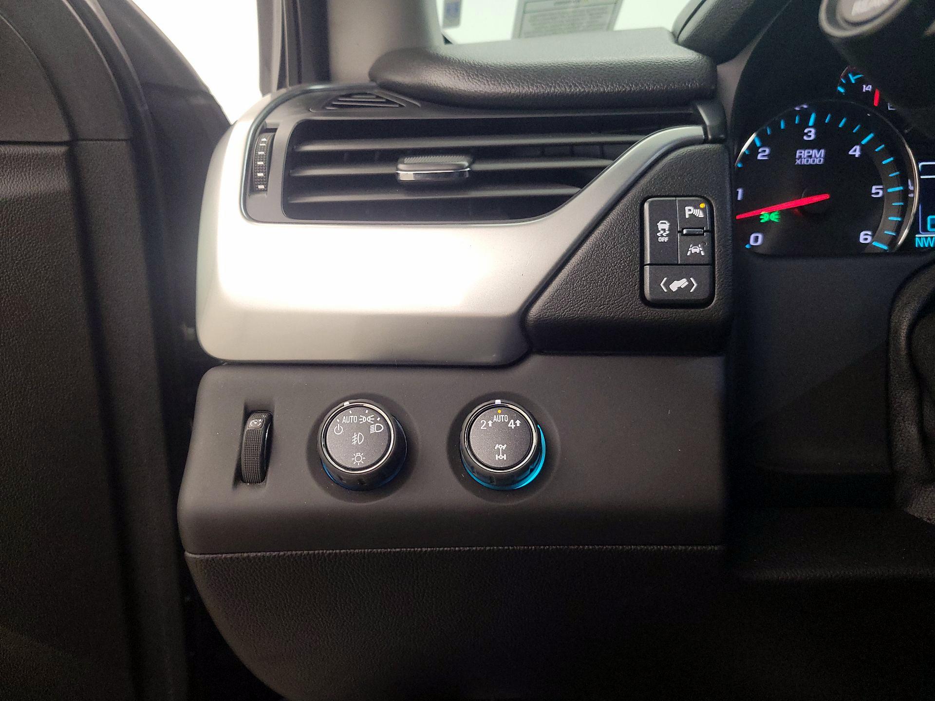 Thumbnail: 2017 Chevrolet Tahoe - 13