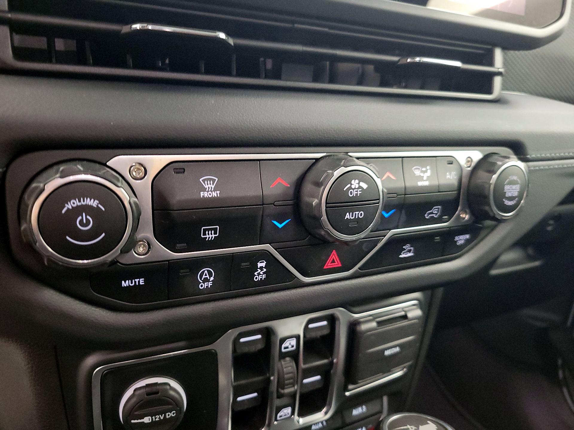 Thumbnail: 2024 Jeep Wrangler - 16