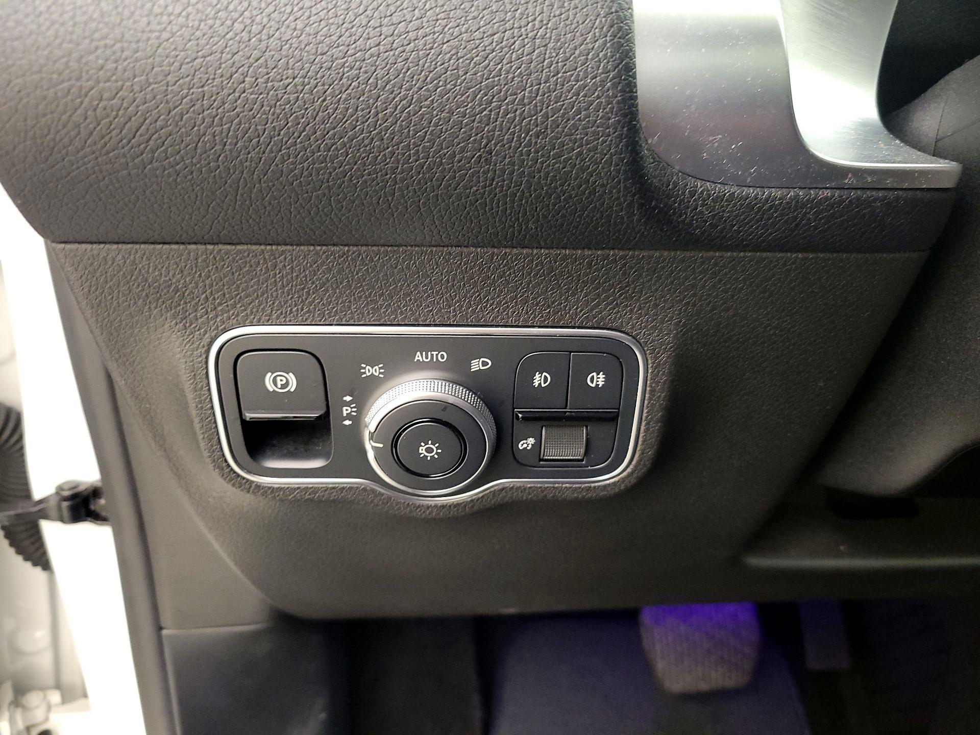 Thumbnail: 2021 Mercedes-Benz GLB - 13