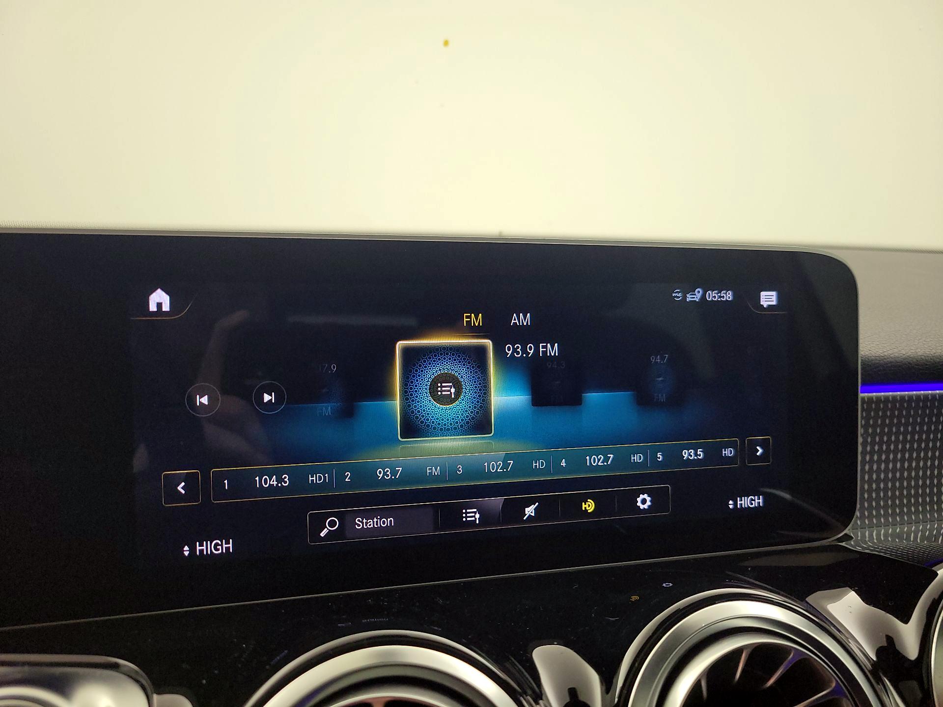 Thumbnail: 2021 Mercedes-Benz GLB - 15