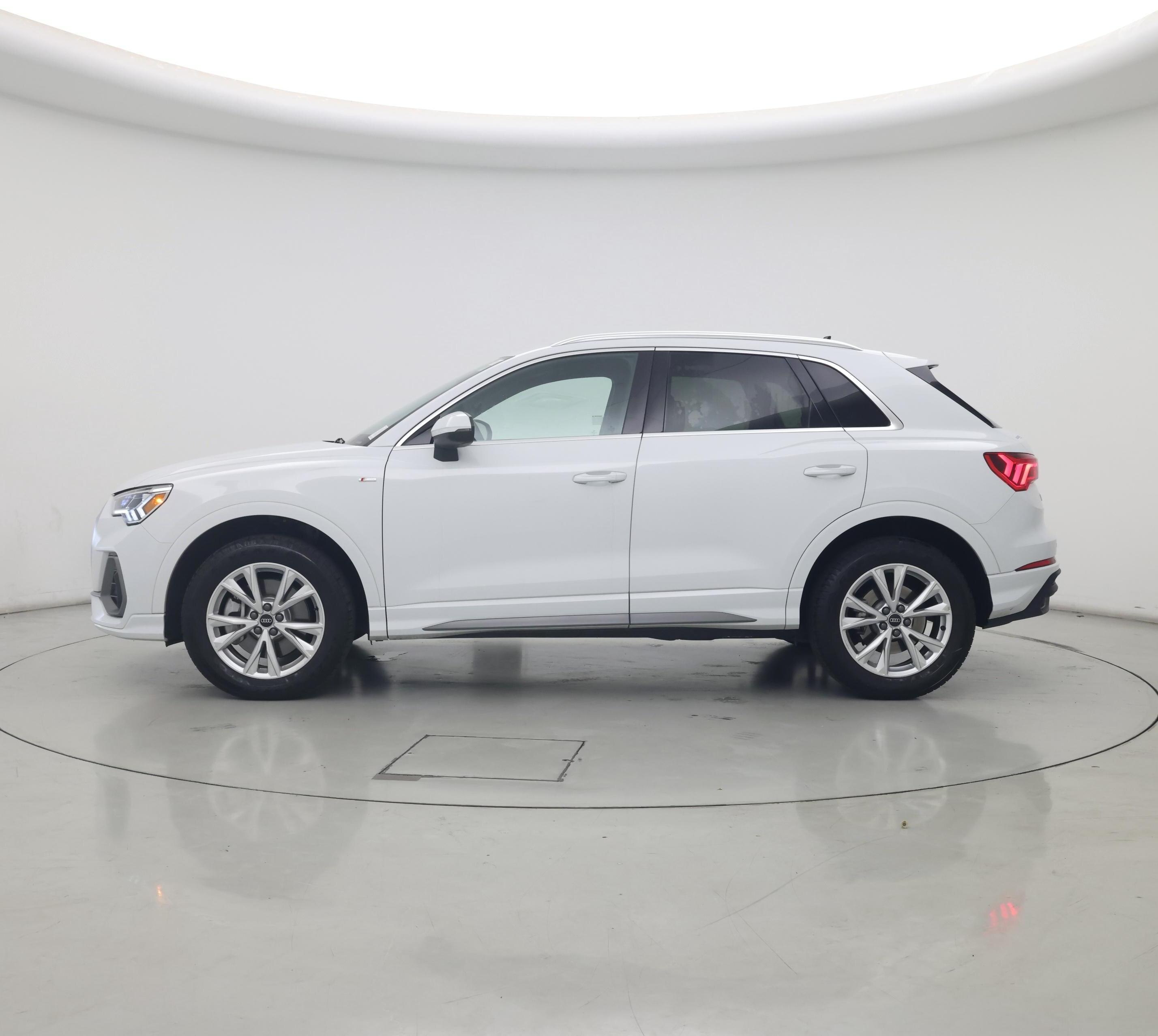 Thumbnail: 2024 Audi Q3 - 3