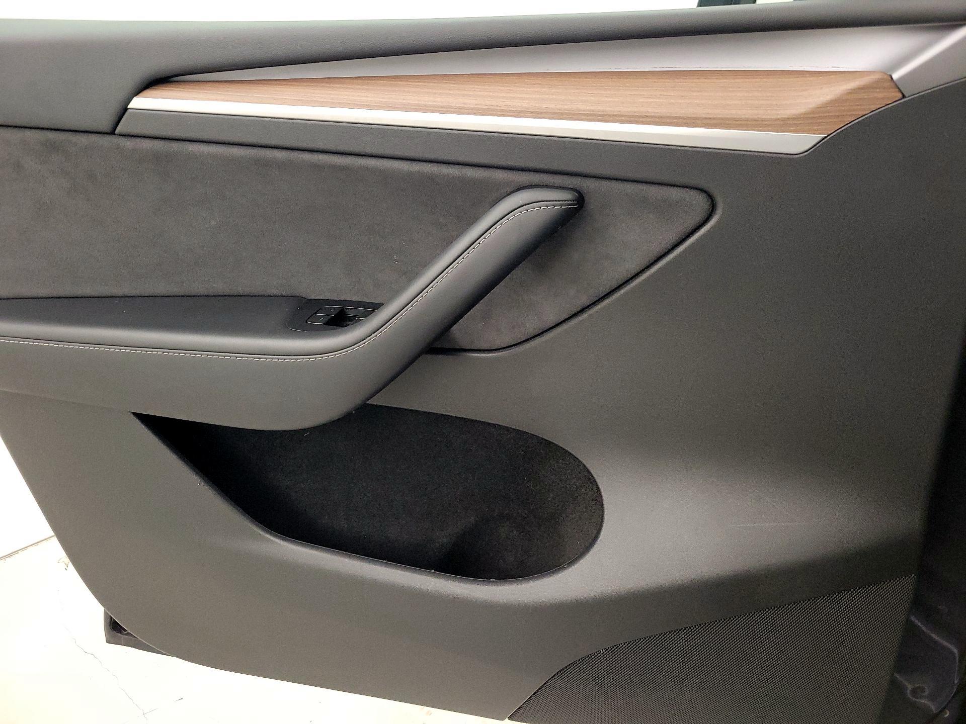 Thumbnail: 2023 Tesla Model Y - 12