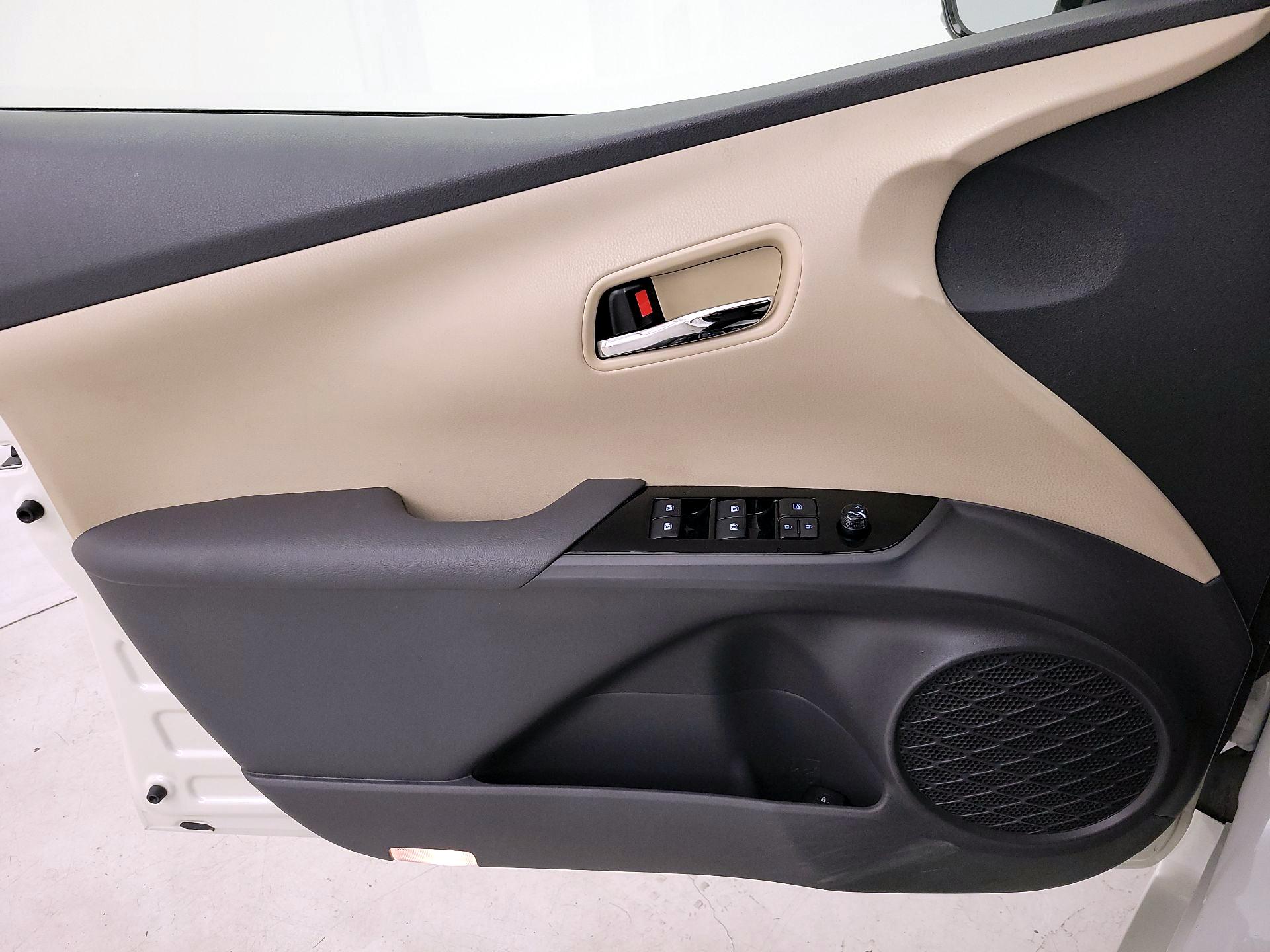 Thumbnail: 2017 Toyota Prius - 12